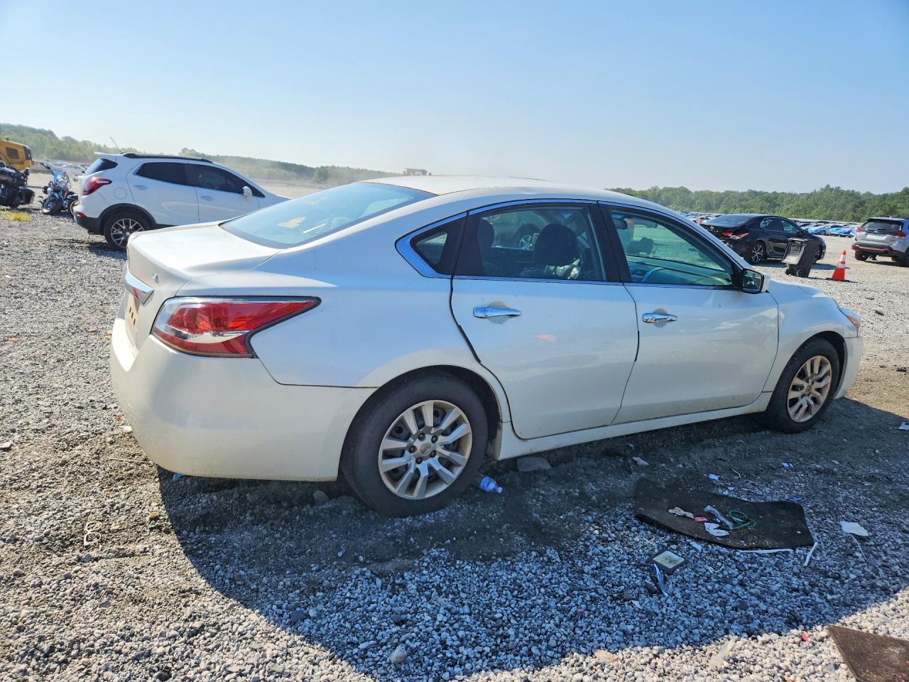2015 Nissan Altima 2.5 S White vin: 1N4AL3AP7FC118603