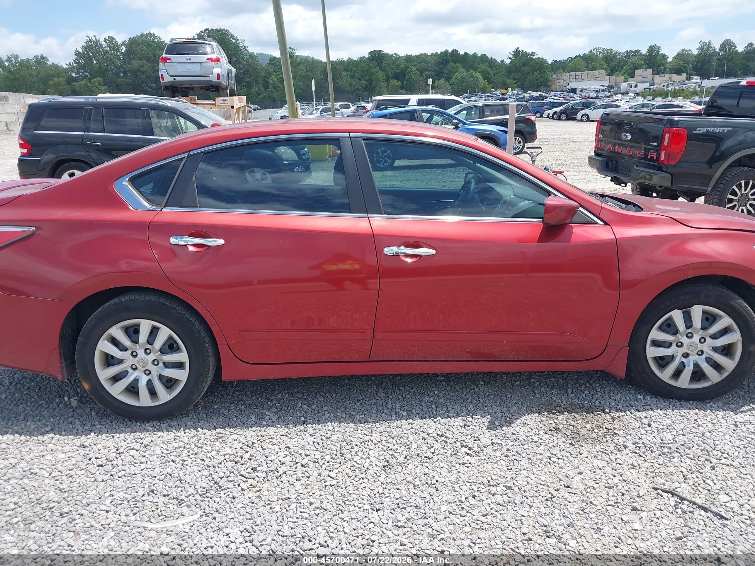 2015 Nissan Altima 2.5 S Red vin: 1N4AL3AP7FC124918