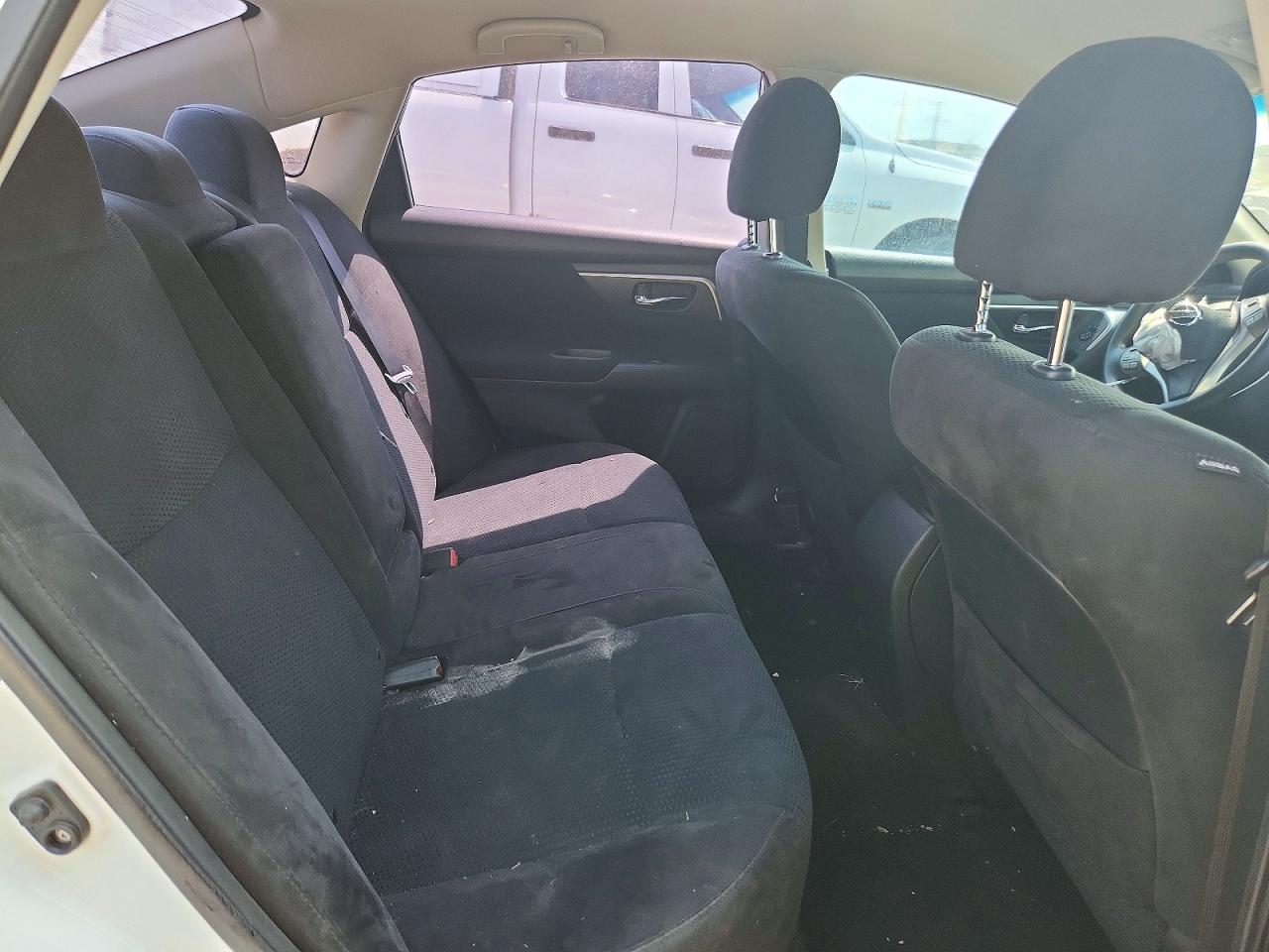 2015 Nissan Altima 2.5 S White vin: 1N4AL3AP7FC126152