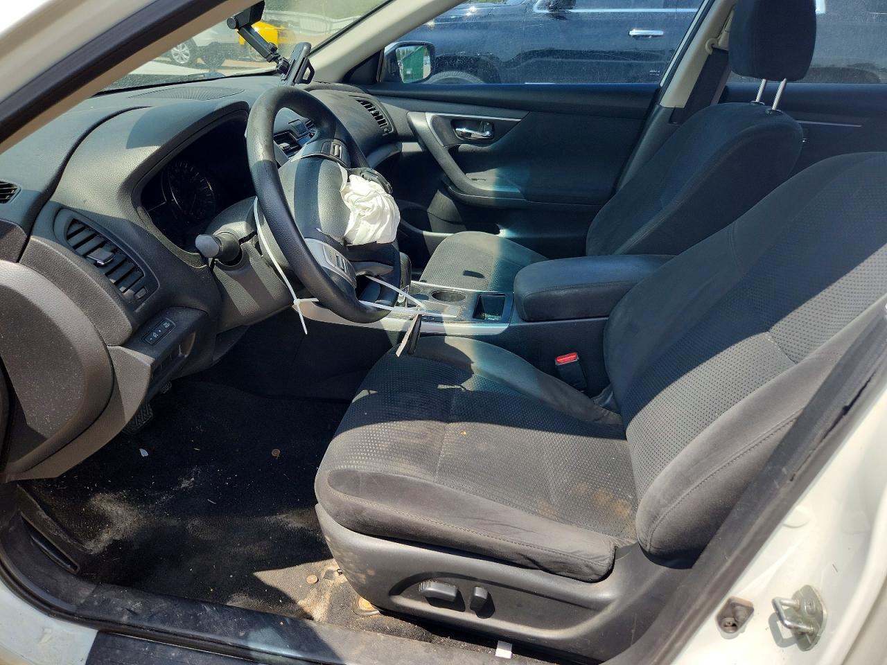 2015 Nissan Altima 2.5 S White vin: 1N4AL3AP7FC126152