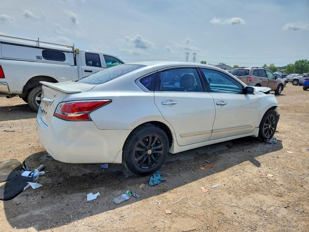 2015 Nissan Altima 2.5 S White vin: 1N4AL3AP7FC126152