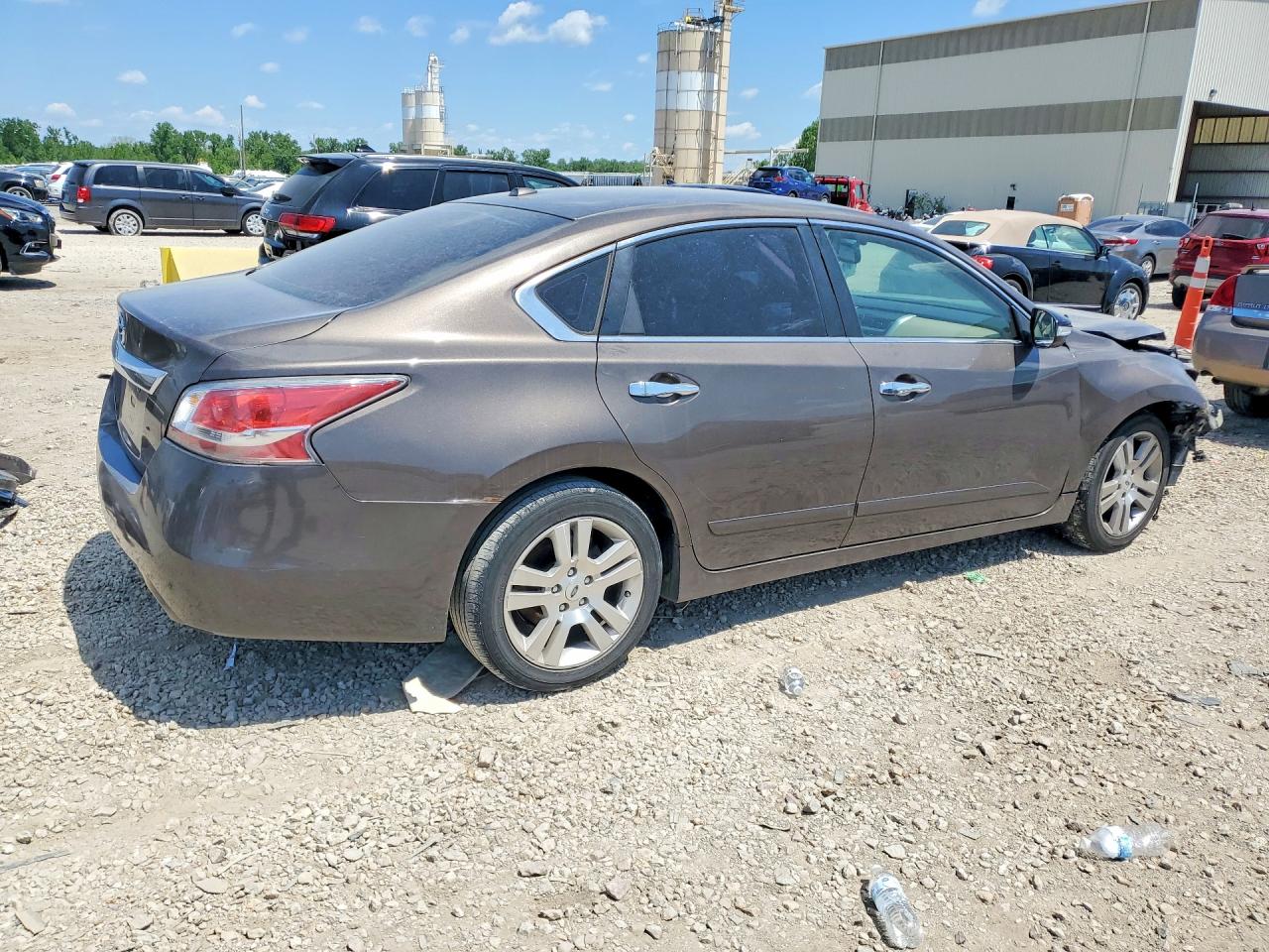 2015 Nissan Altima 2.5 Sv Коричневый vin: 1N4AL3AP7FC136552