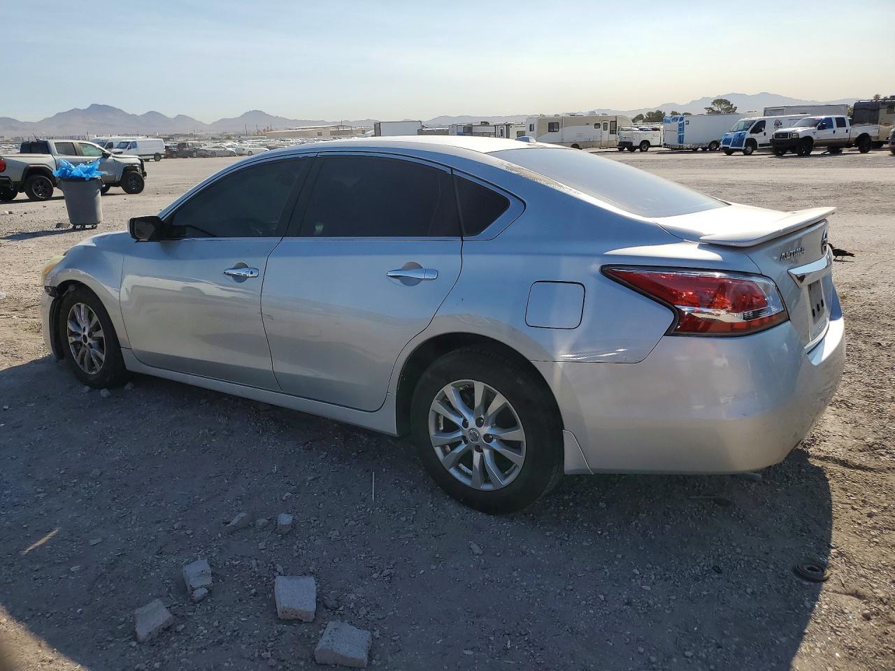 2015 Nissan Altima 2.5 S Серебряный vin: 1N4AL3AP7FC145056