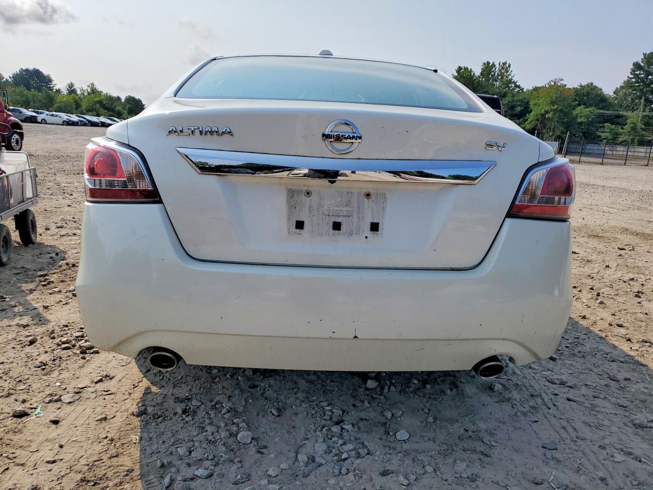2015 Nissan Altima 2.5 Sv White vin: 1N4AL3AP7FC156395