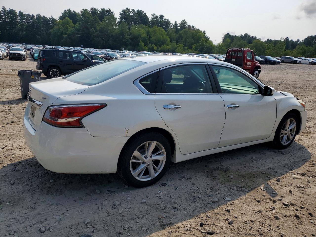 2015 Nissan Altima 2.5 Sv White vin: 1N4AL3AP7FC156395