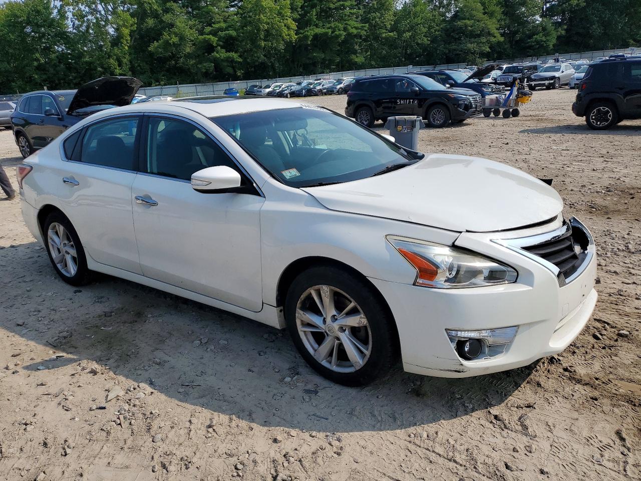 2015 Nissan Altima 2.5 Sv White vin: 1N4AL3AP7FC156395