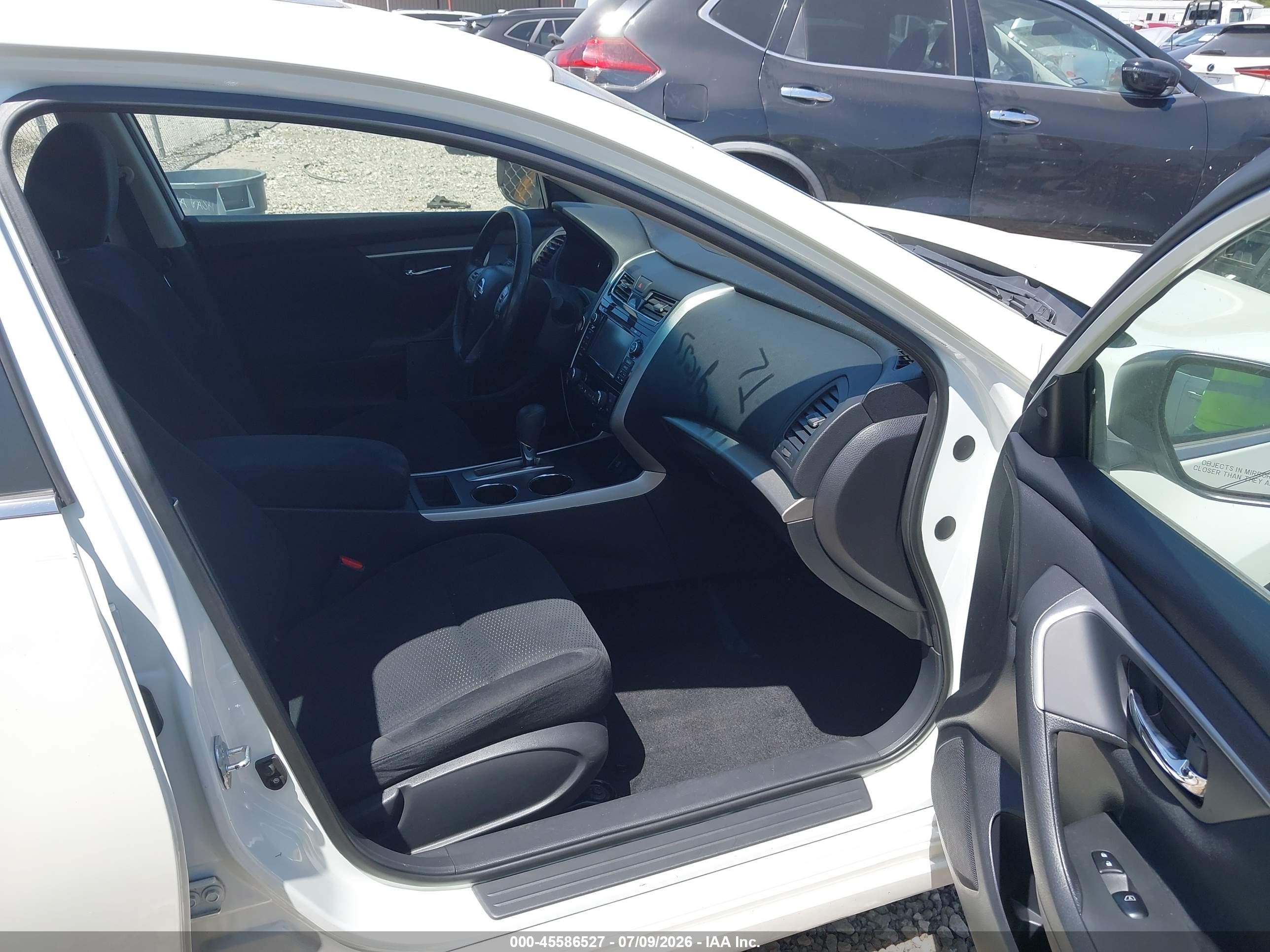 2015 Nissan Altima 2.5 Sv Белый vin: 1N4AL3AP7FC184164