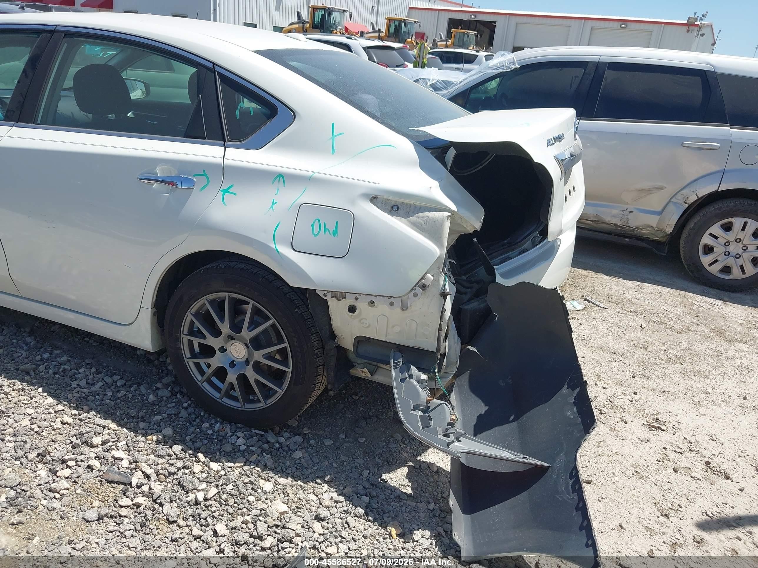 2015 Nissan Altima 2.5 Sv Белый vin: 1N4AL3AP7FC184164