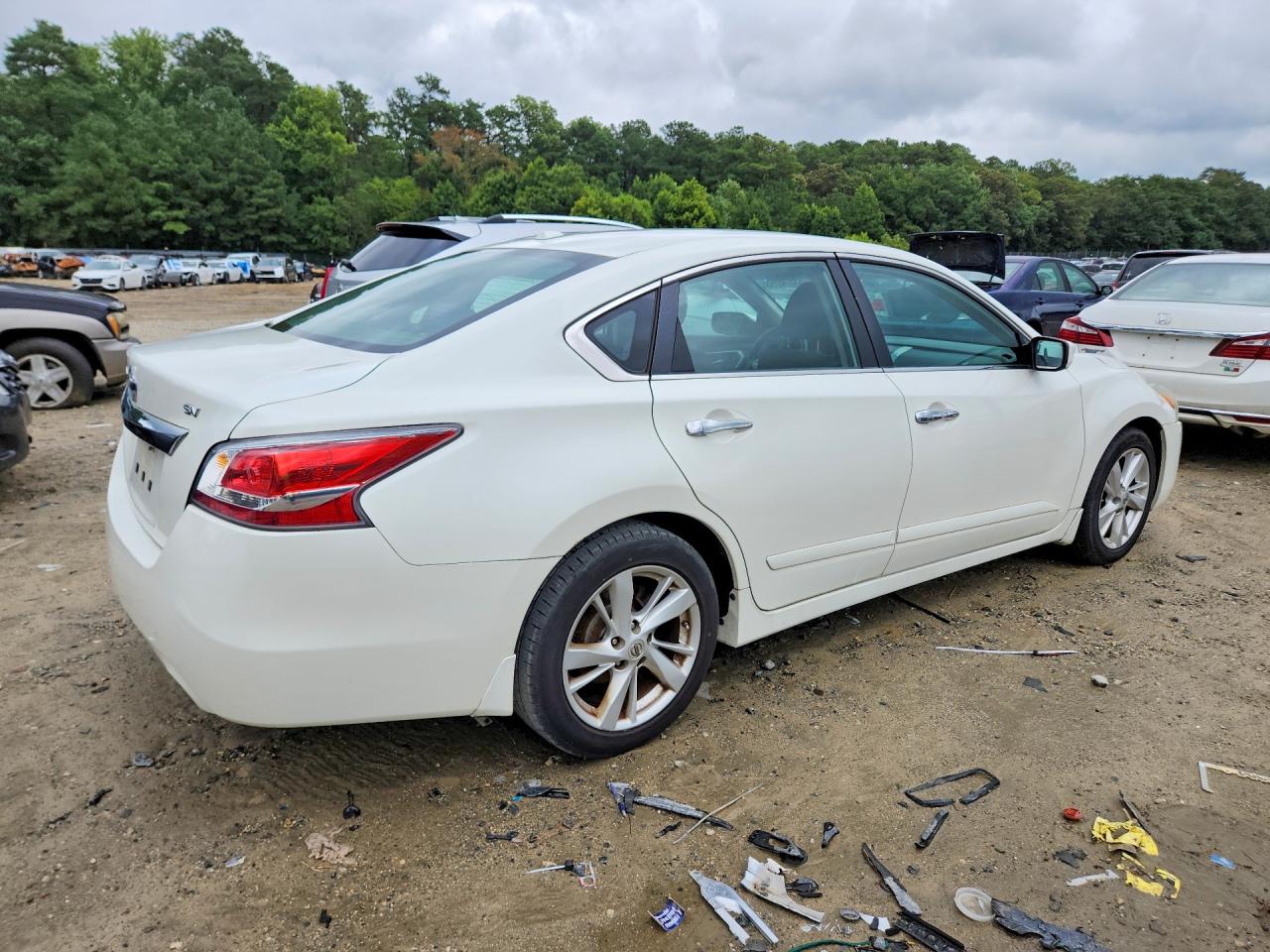 2015 Nissan Altima 2.5 Sv White vin: 1N4AL3AP7FC197299
