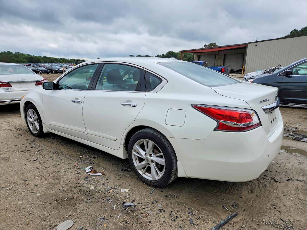 2015 Nissan Altima 2.5 Sv White vin: 1N4AL3AP7FC197299