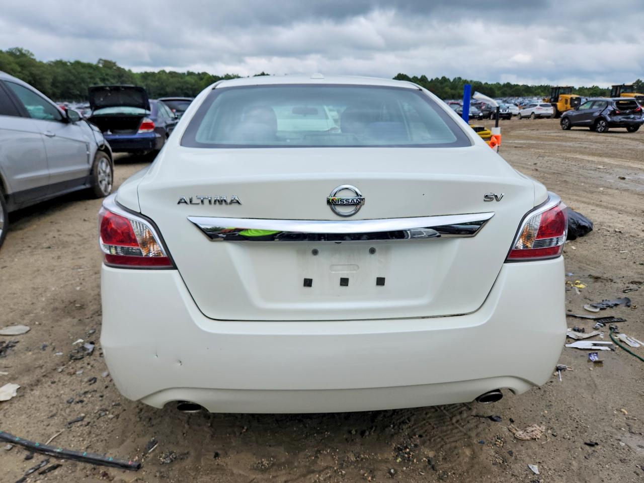 2015 Nissan Altima 2.5 Sv White vin: 1N4AL3AP7FC197299