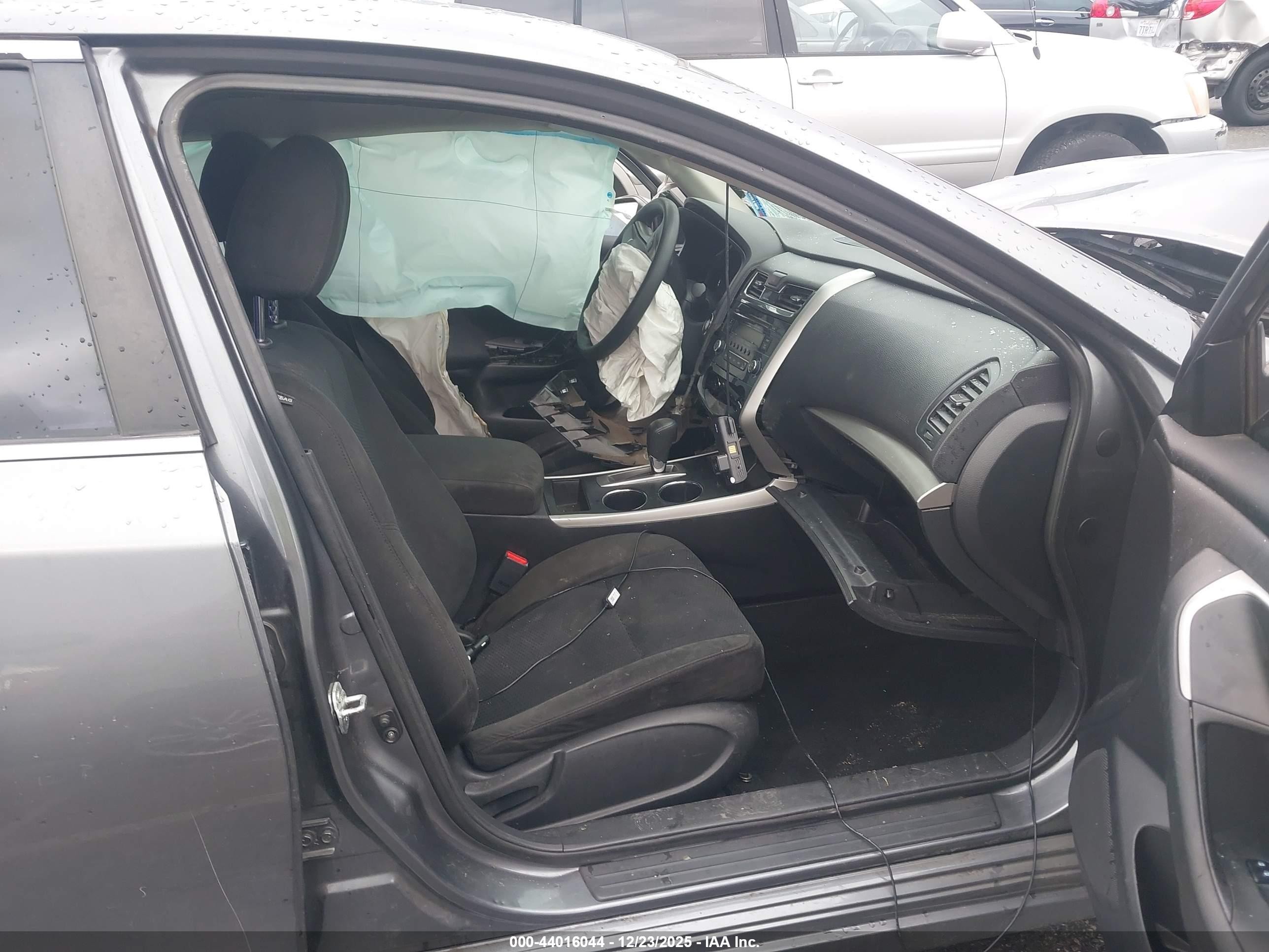 2015 Nissan Altima 2.5 S Серый vin: 1N4AL3AP7FC202002