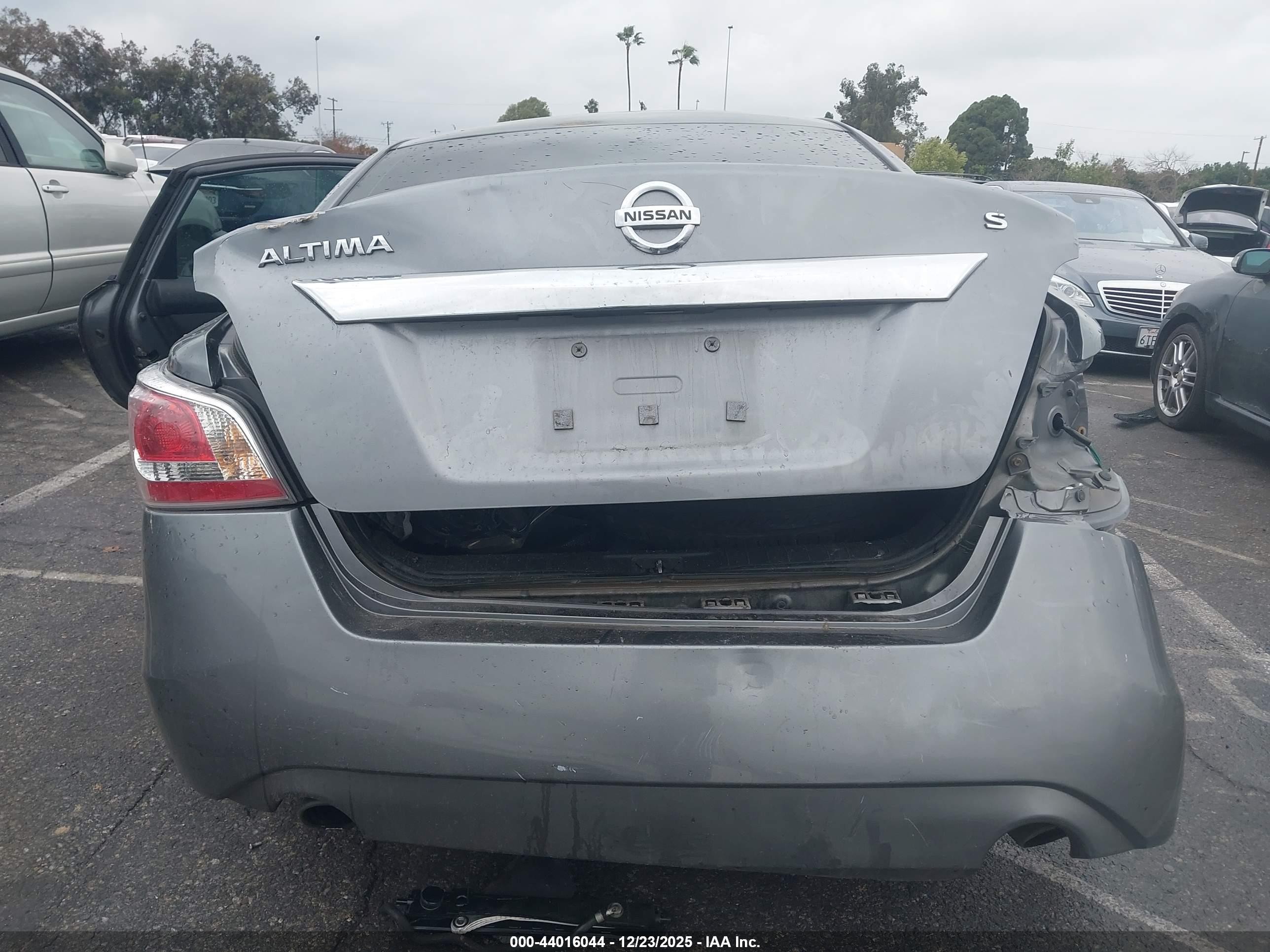2015 Nissan Altima 2.5 S Серый vin: 1N4AL3AP7FC202002