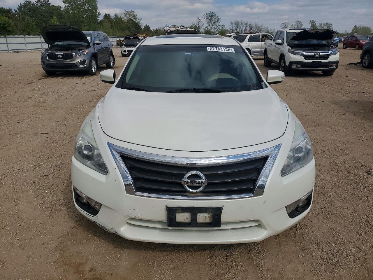 2015 Nissan Altima 2.5 Sv White vin: 1N4AL3AP7FC205756