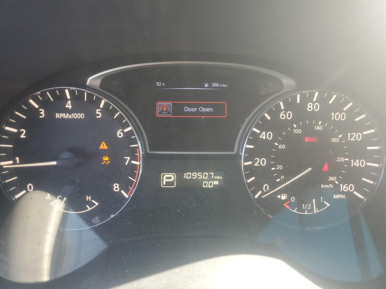 2015 Nissan Altima 2.5 Red vin: 1N4AL3AP7FC207359