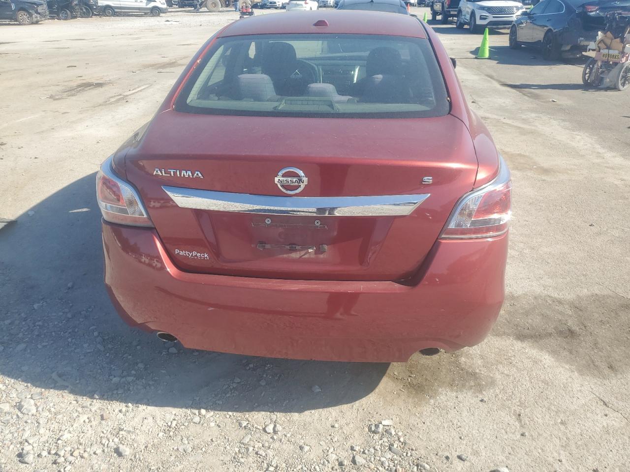 2015 Nissan Altima 2.5 Red vin: 1N4AL3AP7FC207359