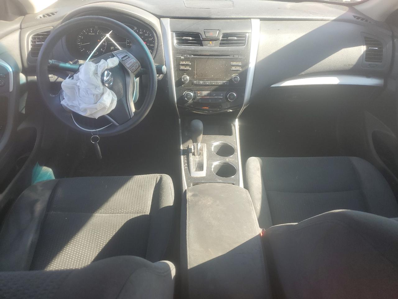 2015 Nissan Altima 2.5 Red vin: 1N4AL3AP7FC207359