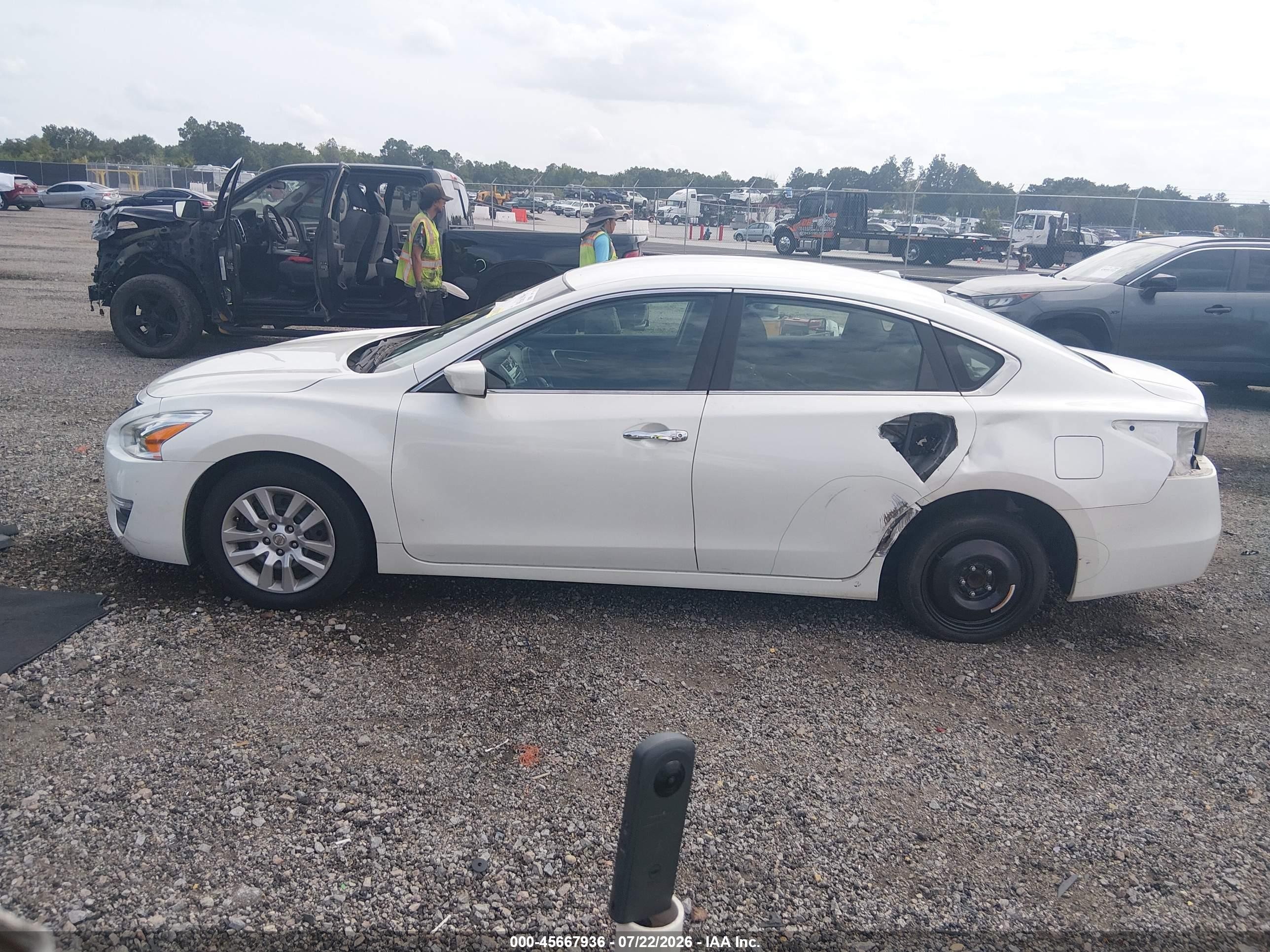 2015 Nissan Altima 2.5/2.5 S/2.5 Sl/2.5 Sv White vin: 1N4AL3AP7FC215008