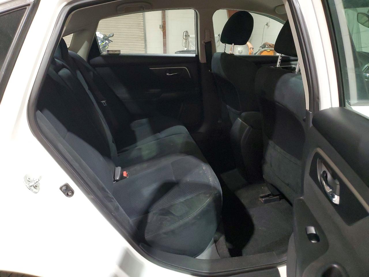 2015 Nissan Altima 2.5 S White vin: 1N4AL3AP7FC216871