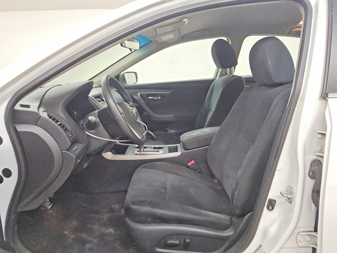 2015 Nissan Altima 2.5 S White vin: 1N4AL3AP7FC217678