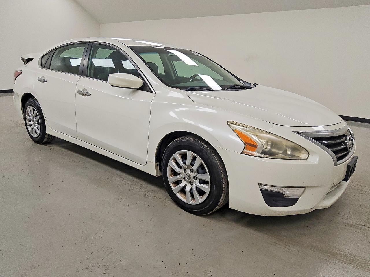 2015 Nissan Altima 2.5 S White vin: 1N4AL3AP7FC217678