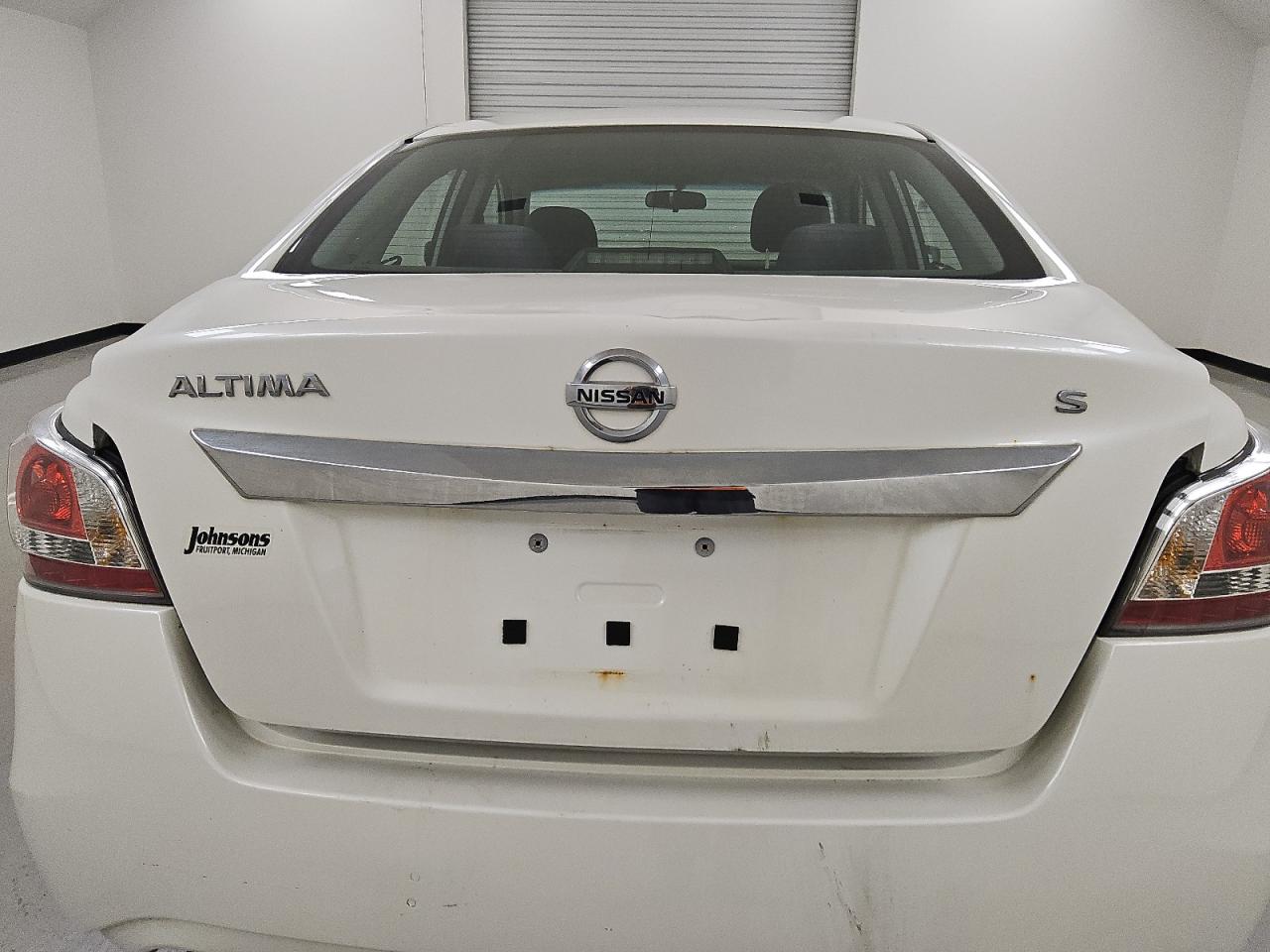 2015 Nissan Altima 2.5 S White vin: 1N4AL3AP7FC217678 Damage: Deck Lid, Corrosion, 2 To 3 Inches