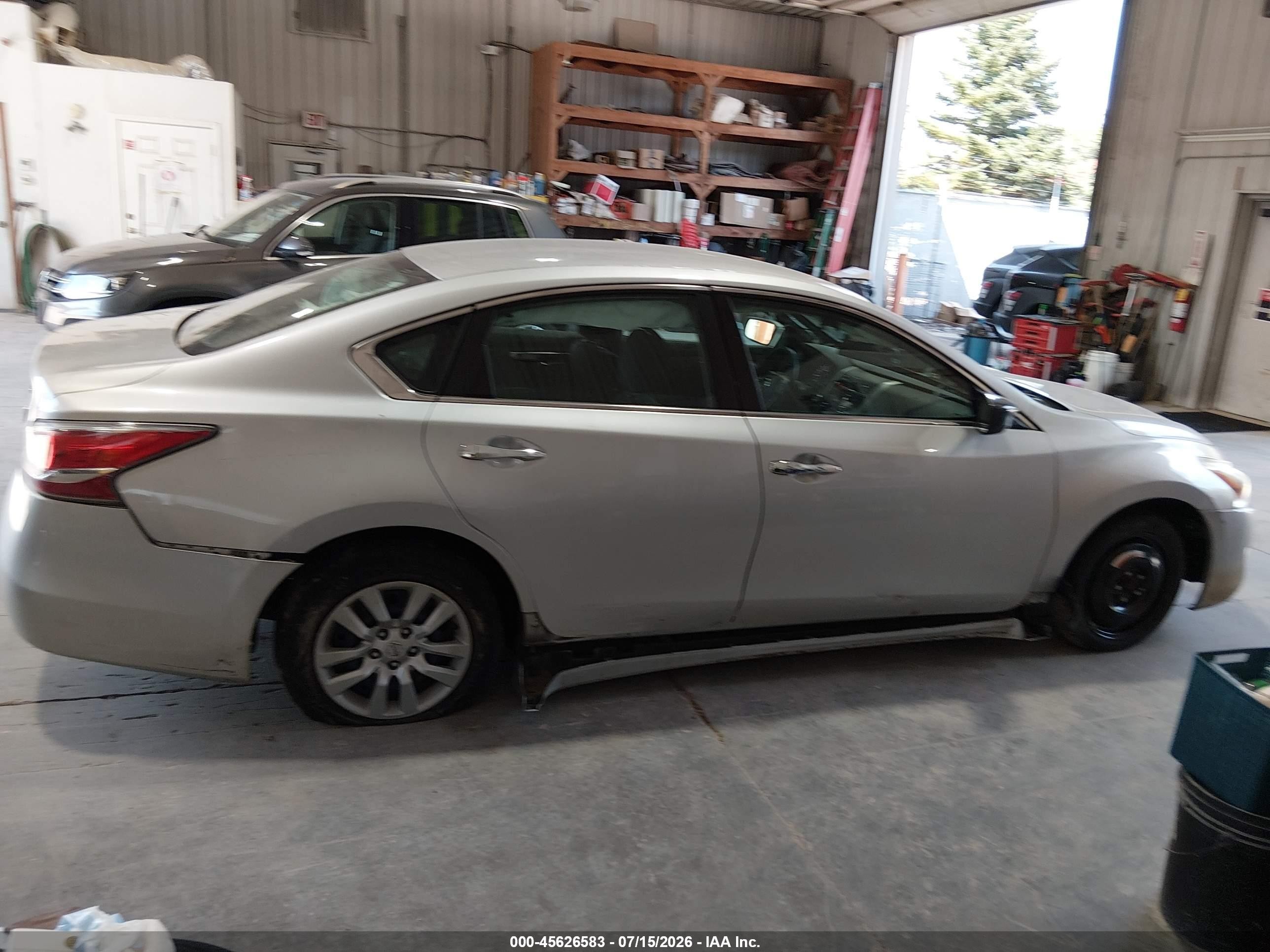 2015 Nissan Altima 2.5/2.5 S/2.5 Sl/2.5 Sv Серебряный vin: 1N4AL3AP7FC246887