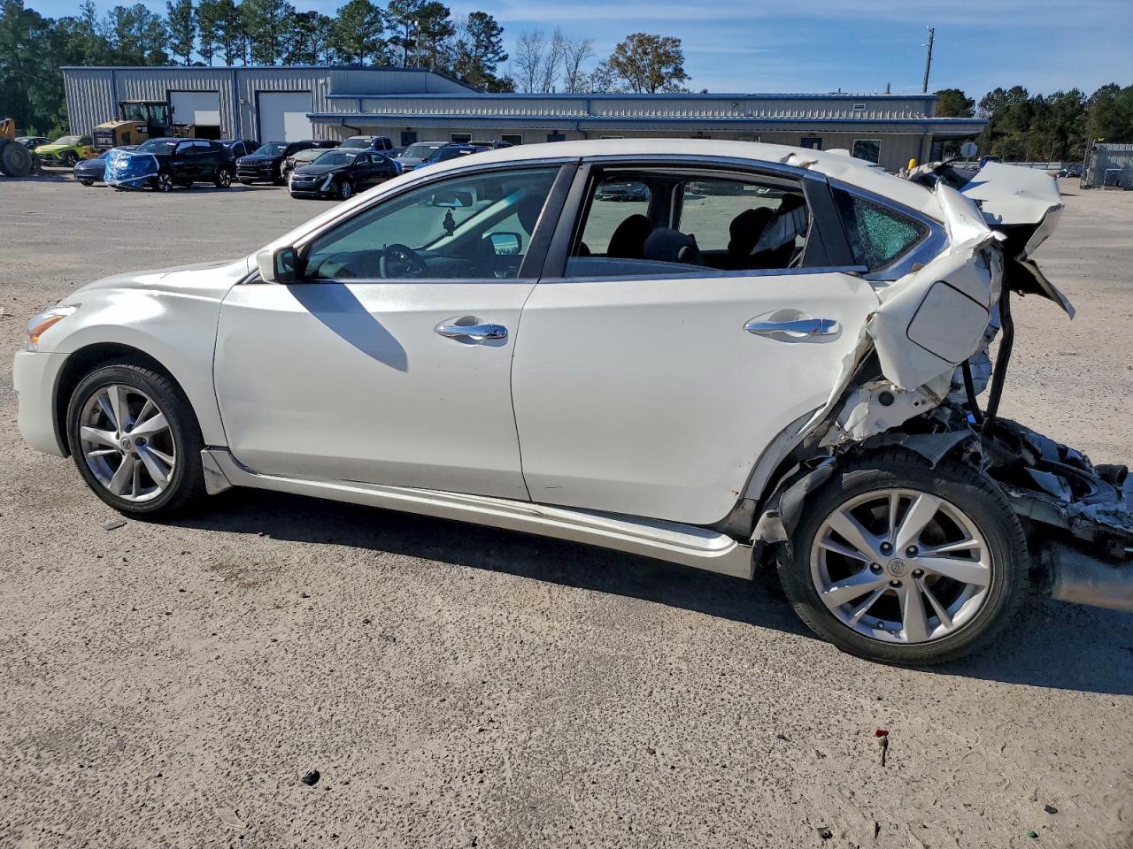 2015 Nissan Altima 2.5 White vin: 1N4AL3AP7FC256352