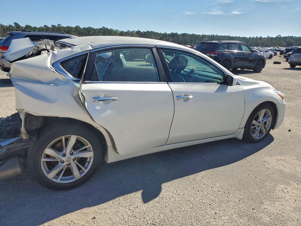 2015 Nissan Altima 2.5 White vin: 1N4AL3AP7FC256352