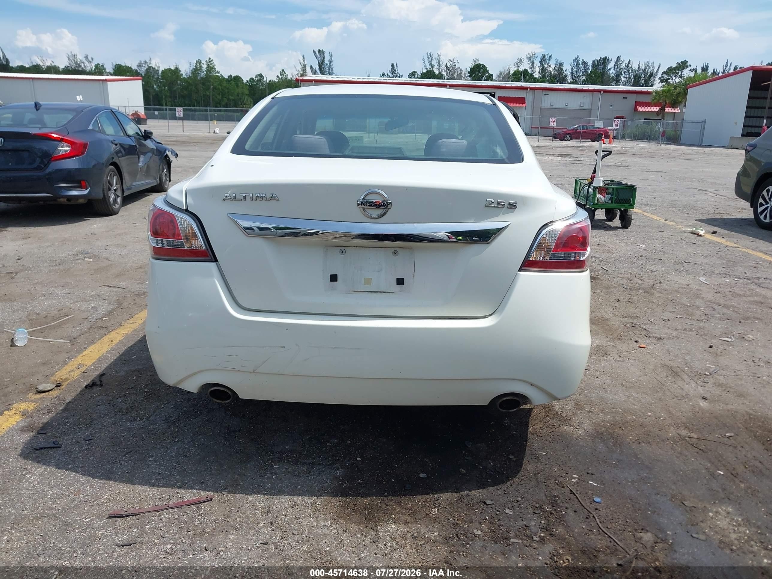 2015 Nissan Altima 2.5 S White vin: 1N4AL3AP7FC263379
