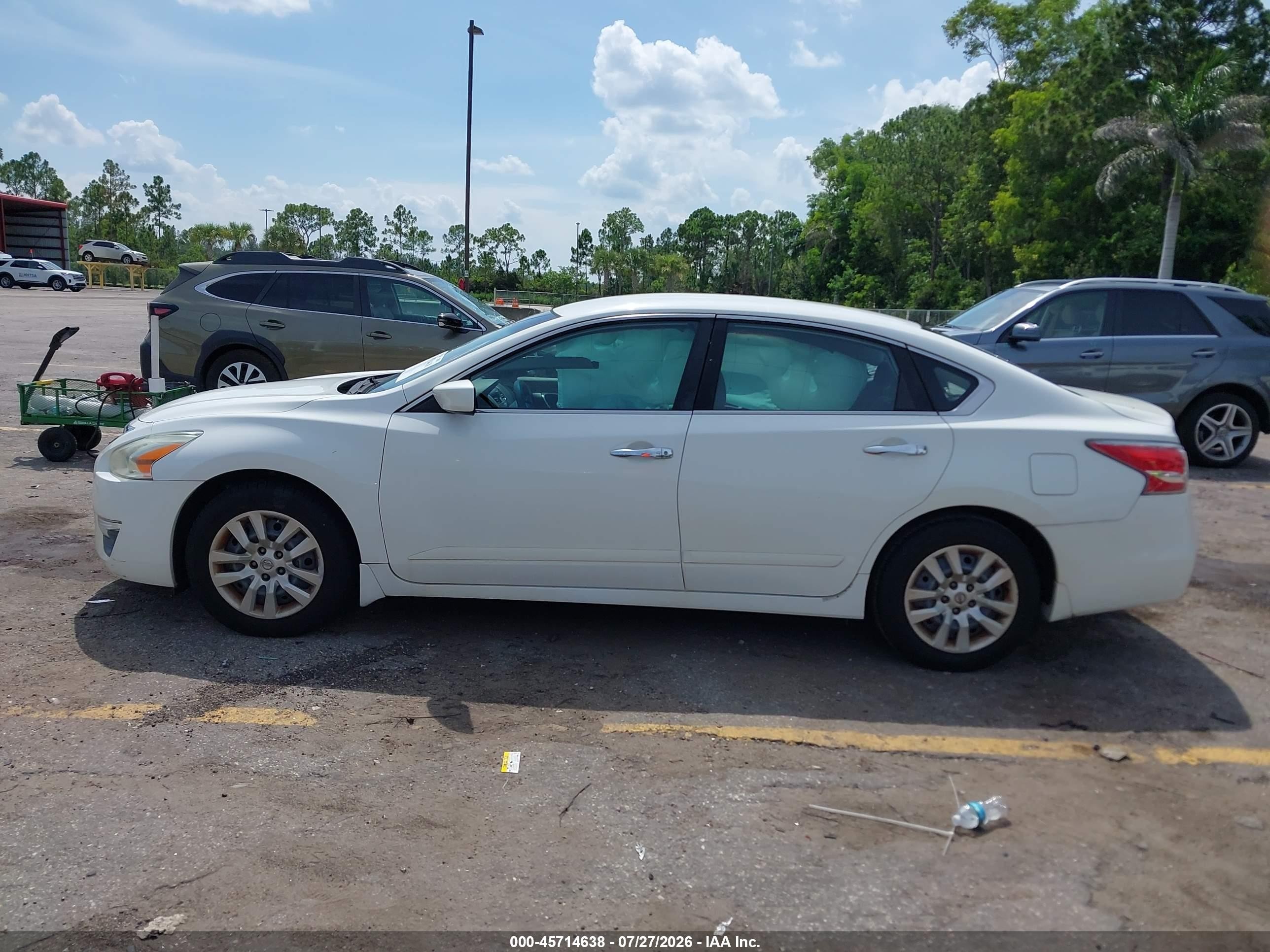 2015 Nissan Altima 2.5 S White vin: 1N4AL3AP7FC263379