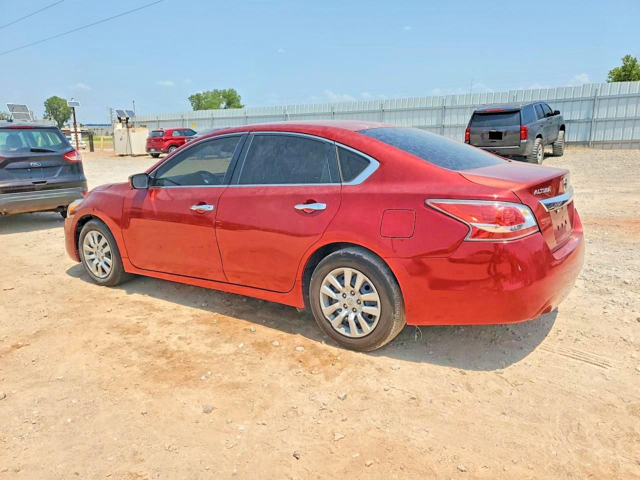 2015 Nissan Altima 2.5 S Maroon vin: 1N4AL3AP7FC274012