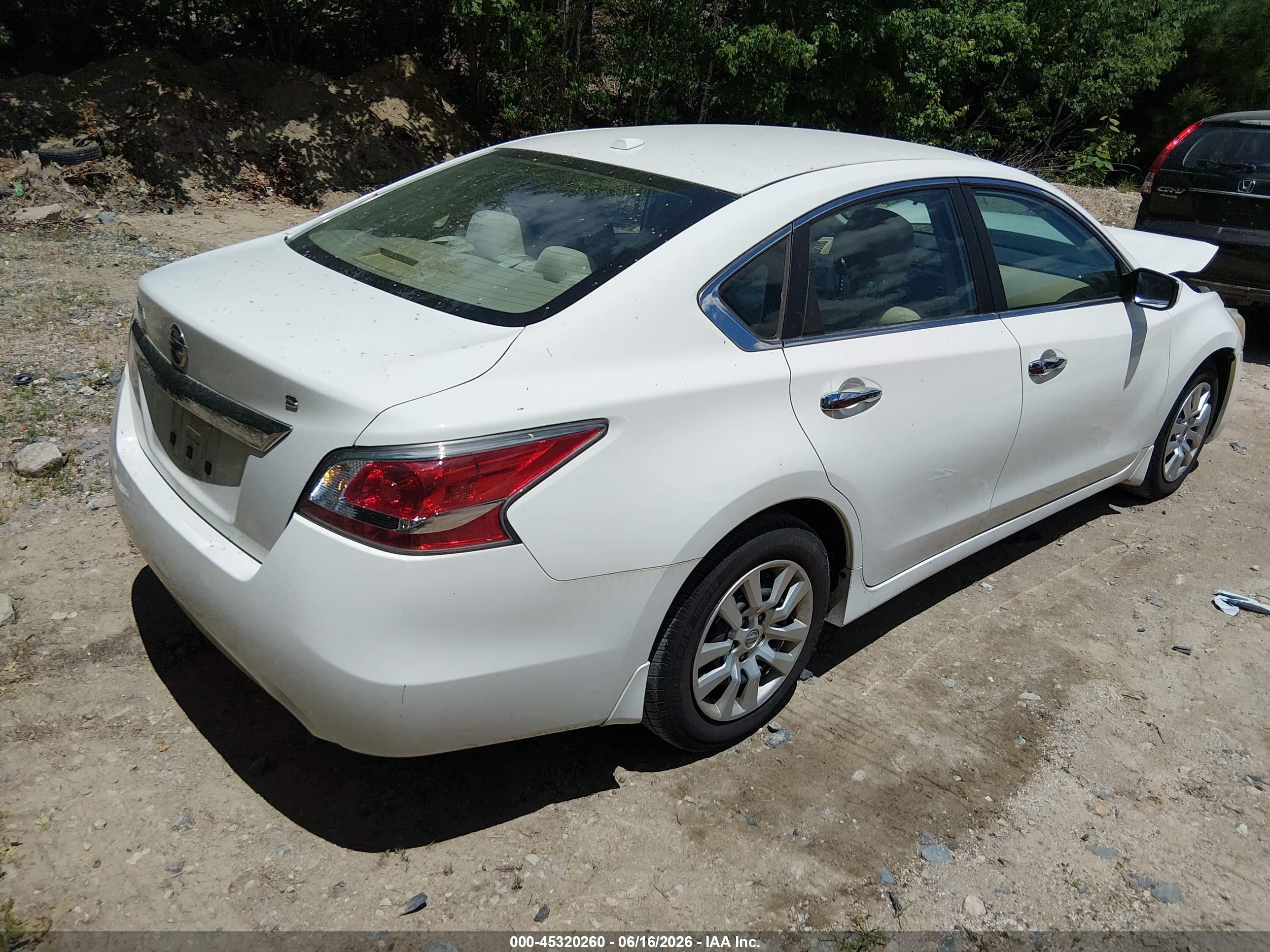2015 Nissan Altima 2.5 S White vin: 1N4AL3AP7FC280800