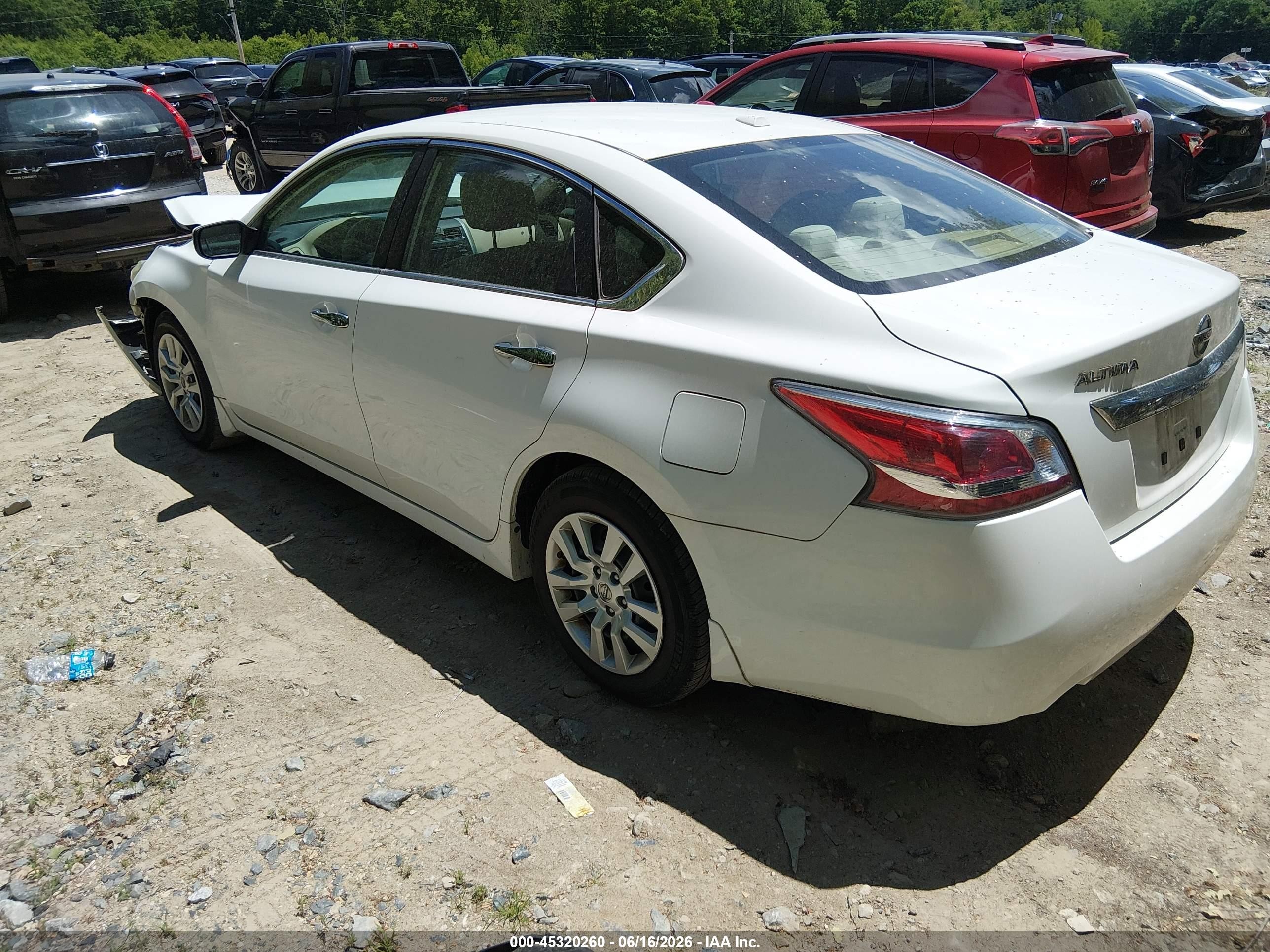 2015 Nissan Altima 2.5 S White vin: 1N4AL3AP7FC280800