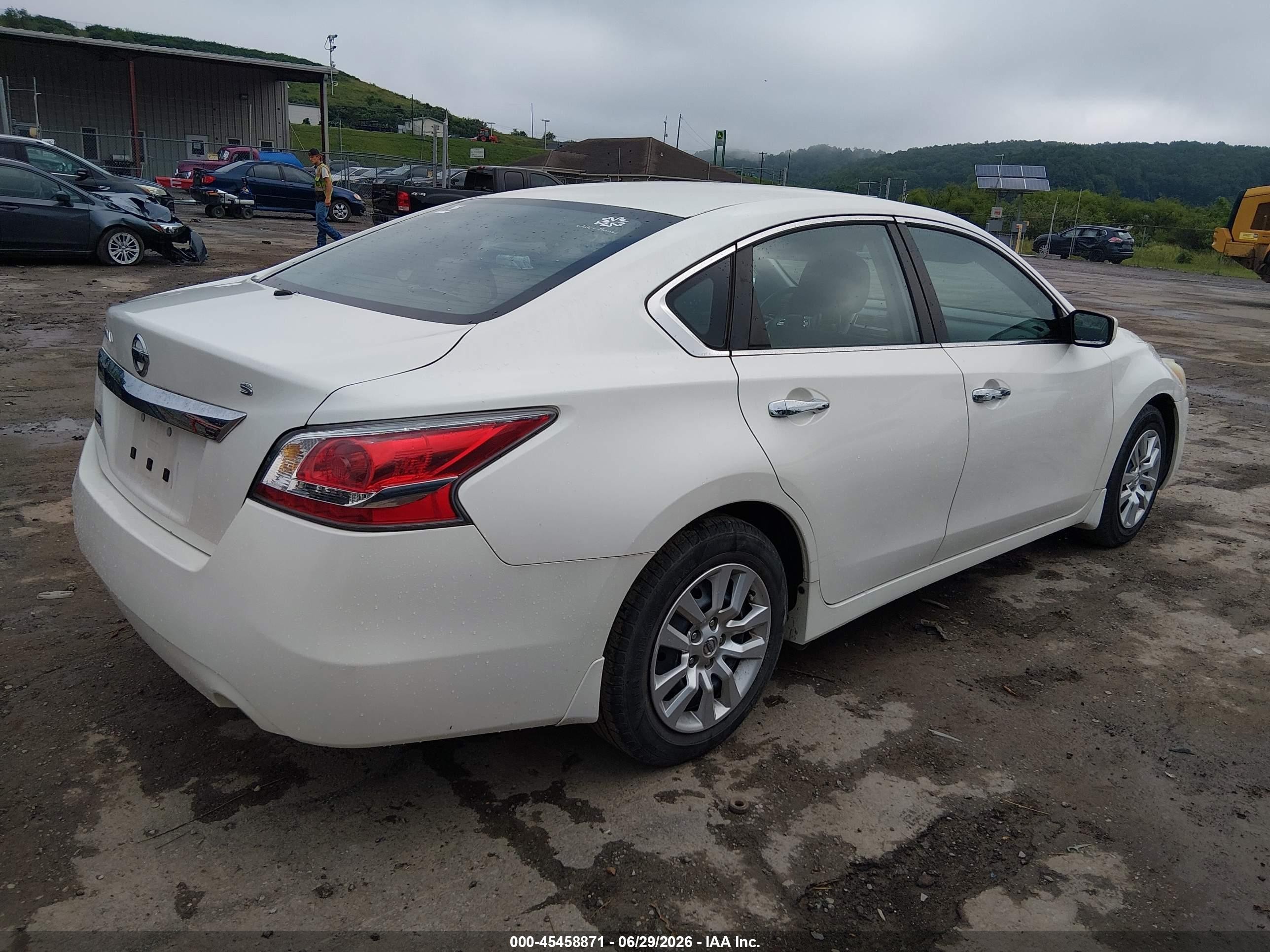 2015 Nissan Altima 2.5 S White vin: 1N4AL3AP7FC282272