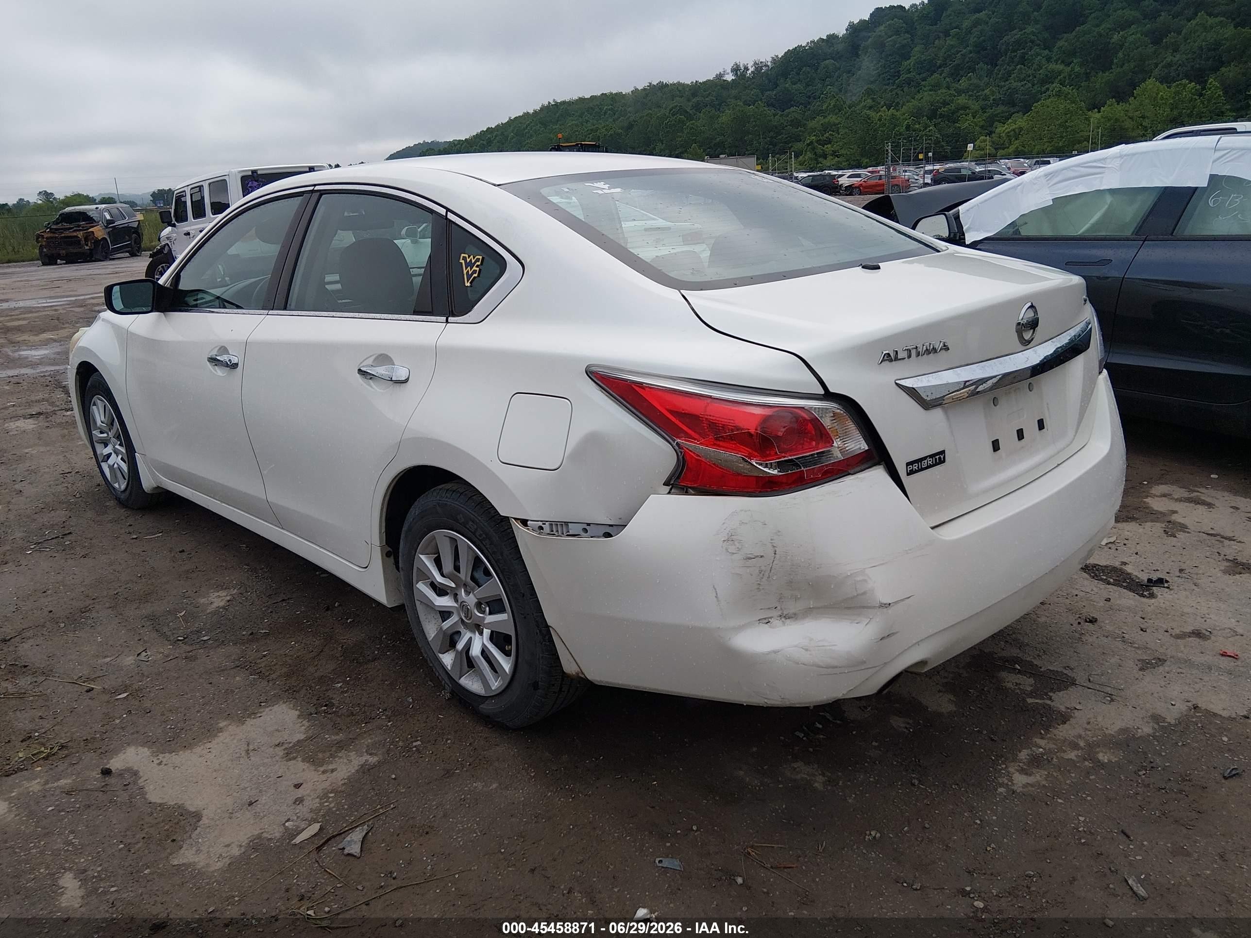 2015 Nissan Altima 2.5 S White vin: 1N4AL3AP7FC282272