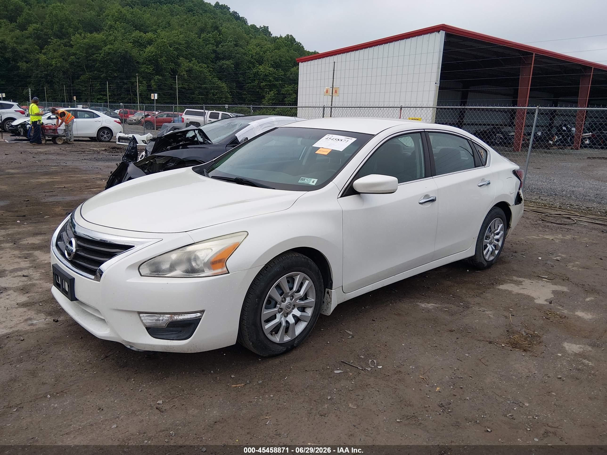 2015 Nissan Altima 2.5 S White vin: 1N4AL3AP7FC282272