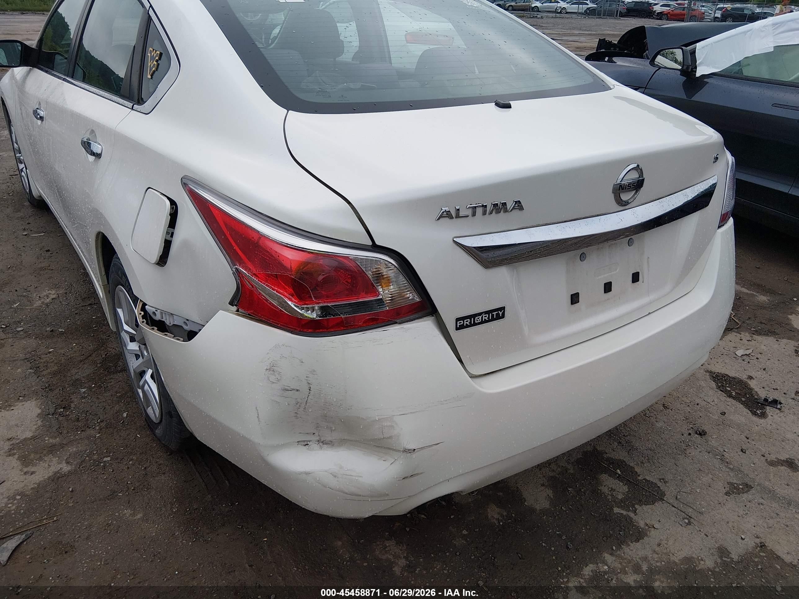 2015 Nissan Altima 2.5 S White vin: 1N4AL3AP7FC282272