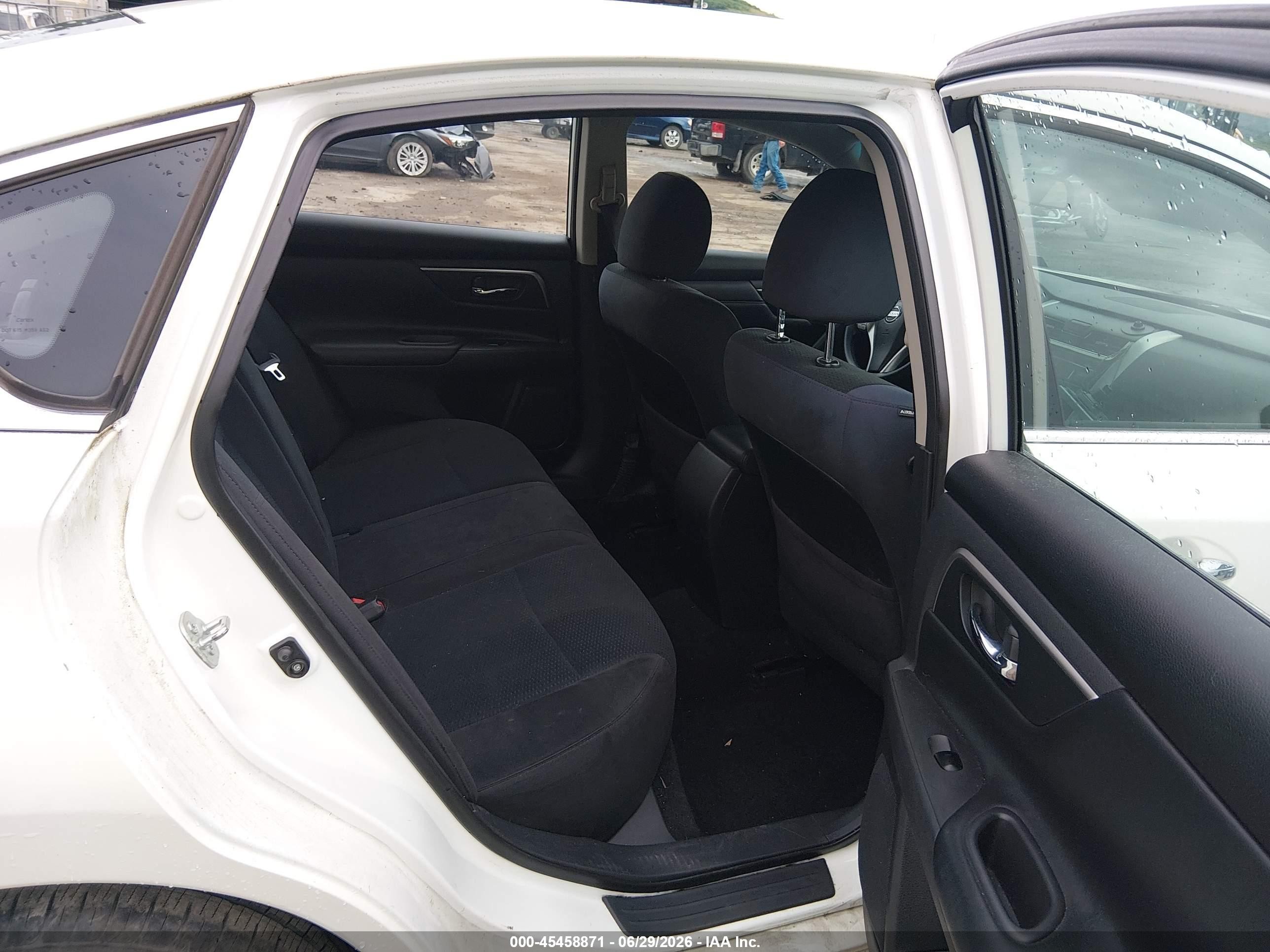 2015 Nissan Altima 2.5 S White vin: 1N4AL3AP7FC282272