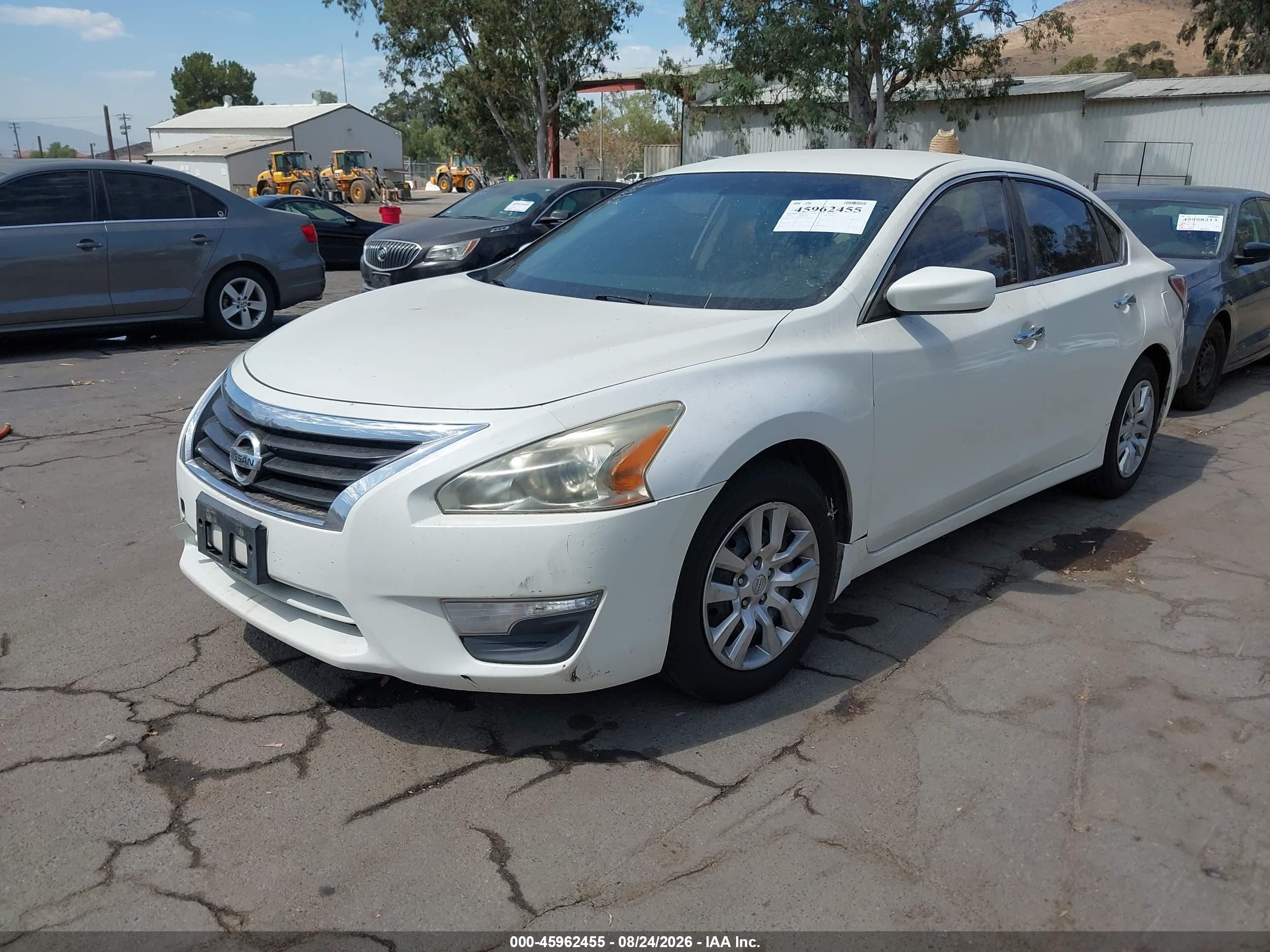 2015 Nissan Altima 2.5 S White vin: 1N4AL3AP7FC420327