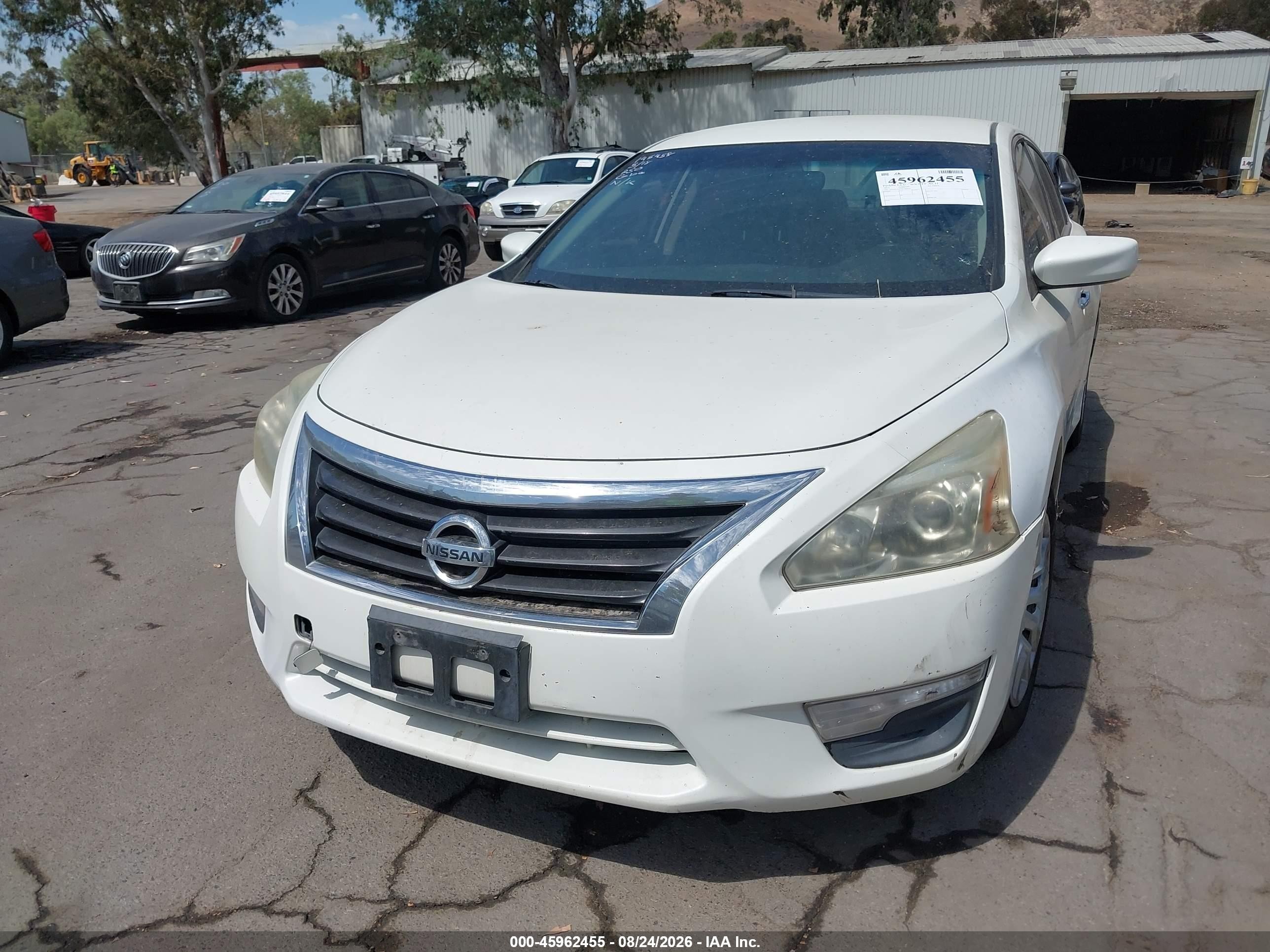 2015 Nissan Altima 2.5 S White vin: 1N4AL3AP7FC420327