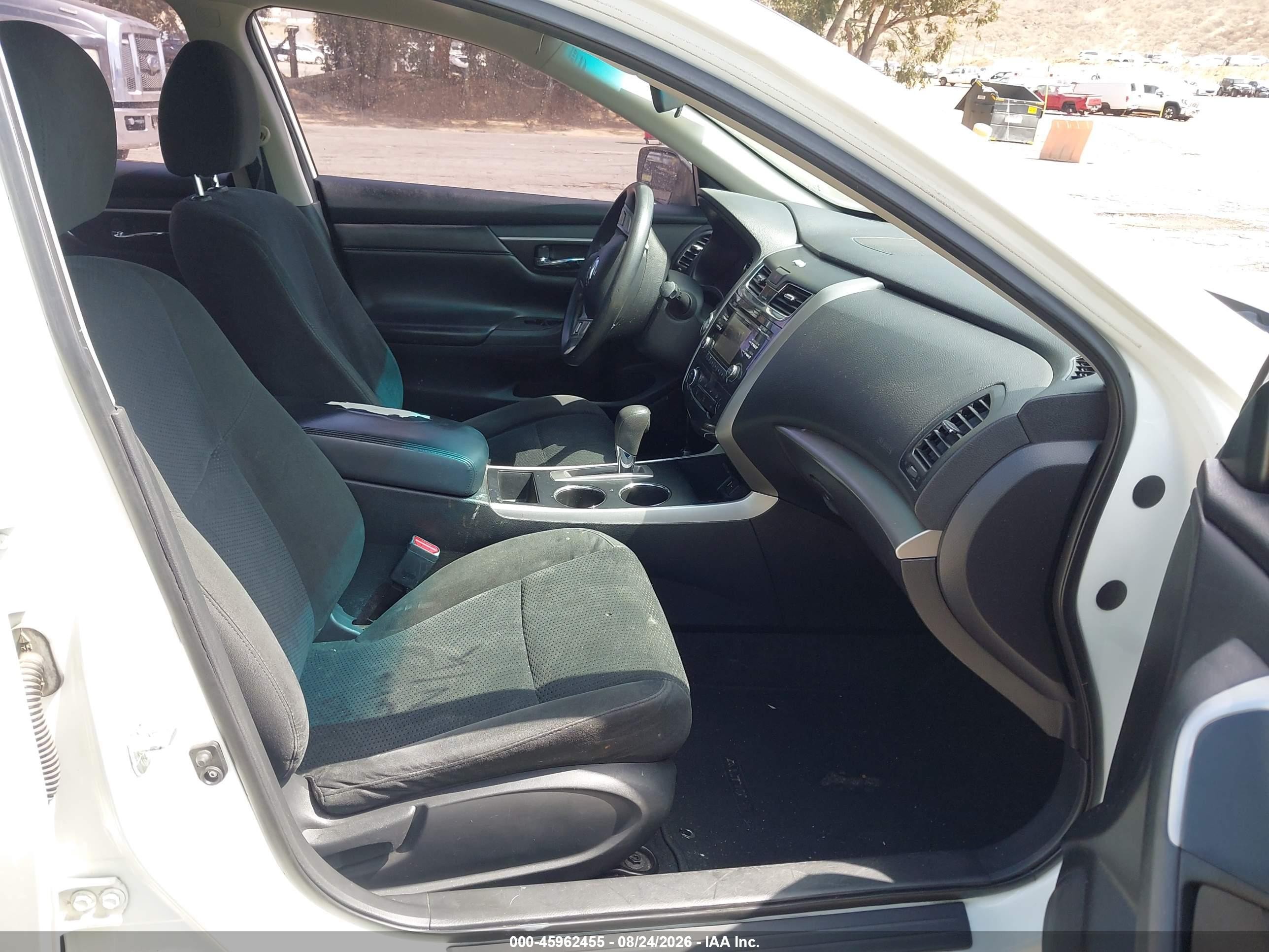 2015 Nissan Altima 2.5 S White vin: 1N4AL3AP7FC420327