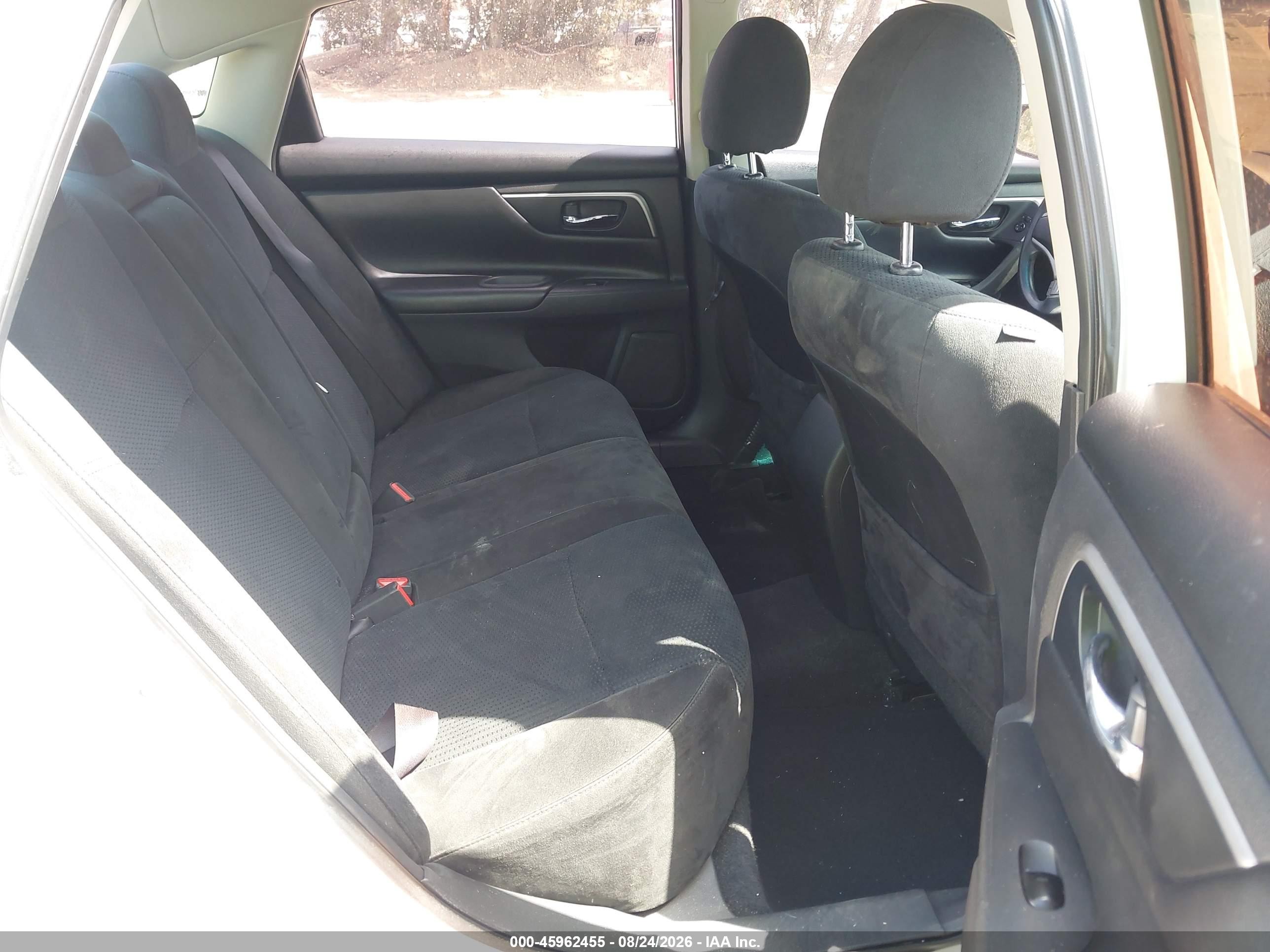 2015 Nissan Altima 2.5 S White vin: 1N4AL3AP7FC420327