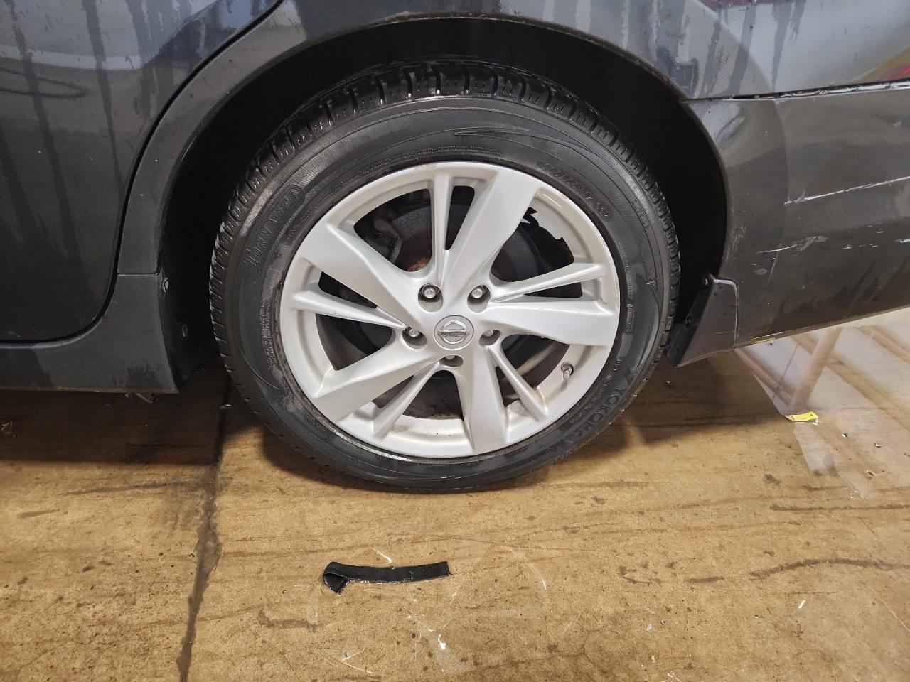 2015 Nissan Altima 2.5 Sv Blue vin: 1N4AL3AP7FC420523 Damage: Left Rear Wheel, Curb Rash, 1 To 2 Inches