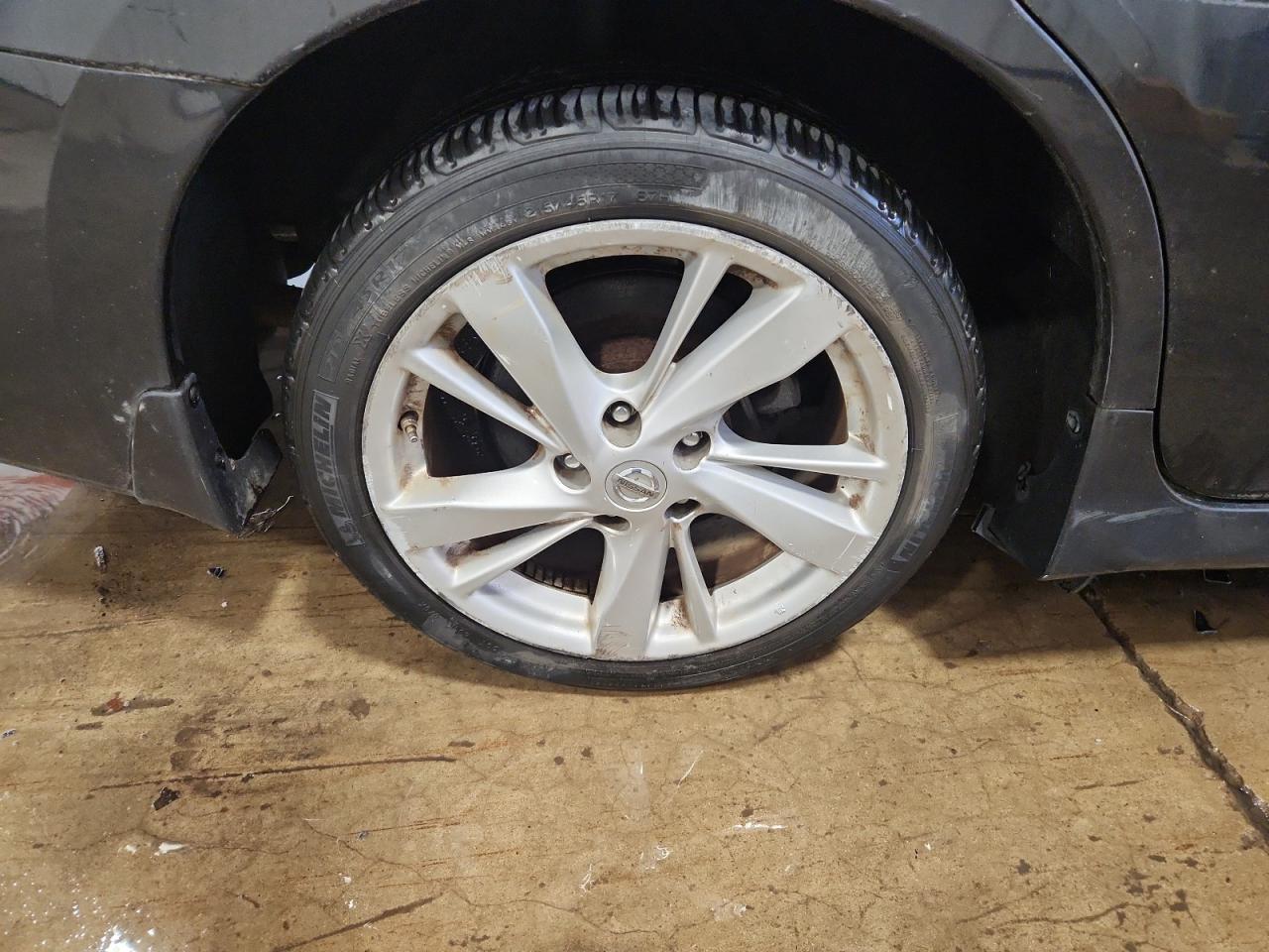 2015 Nissan Altima 2.5 Sv Blue vin: 1N4AL3AP7FC420523 Damage: Right Rear Wheel, Curb Rash, > 12 Inches