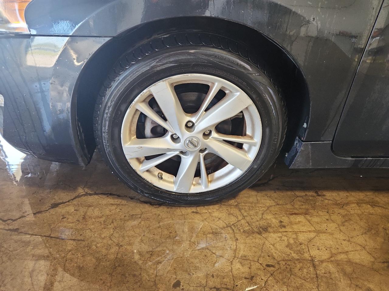 2015 Nissan Altima 2.5 Sv Blue vin: 1N4AL3AP7FC420523 Damage: Left Front Wheel, Curb Rash, > 12 Inches
