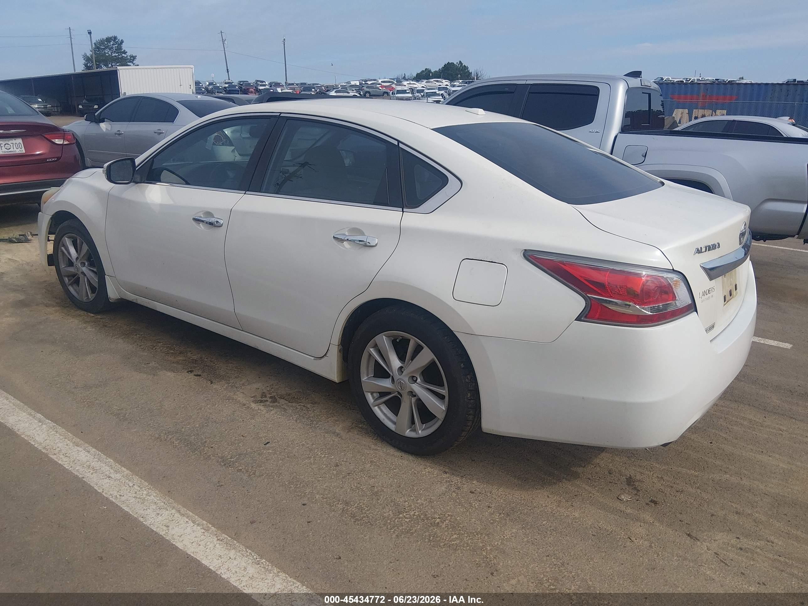 2015 Nissan Altima 2.5 Sv White vin: 1N4AL3AP7FC422451
