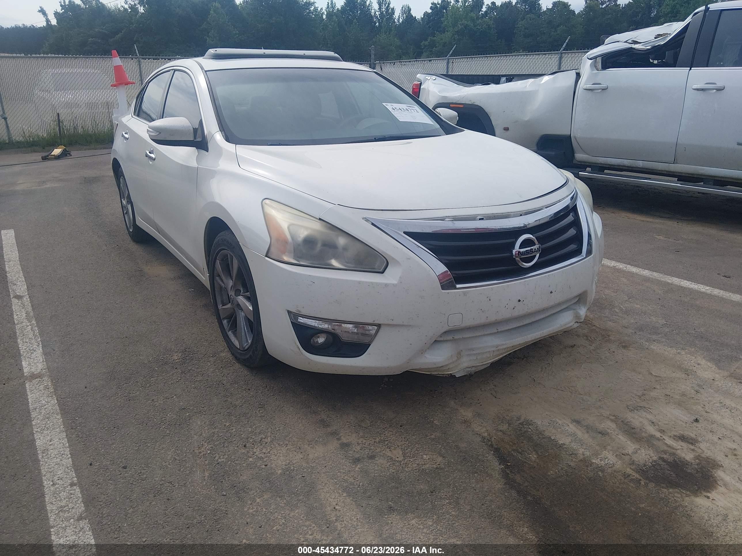 2015 Nissan Altima 2.5 Sv White vin: 1N4AL3AP7FC422451
