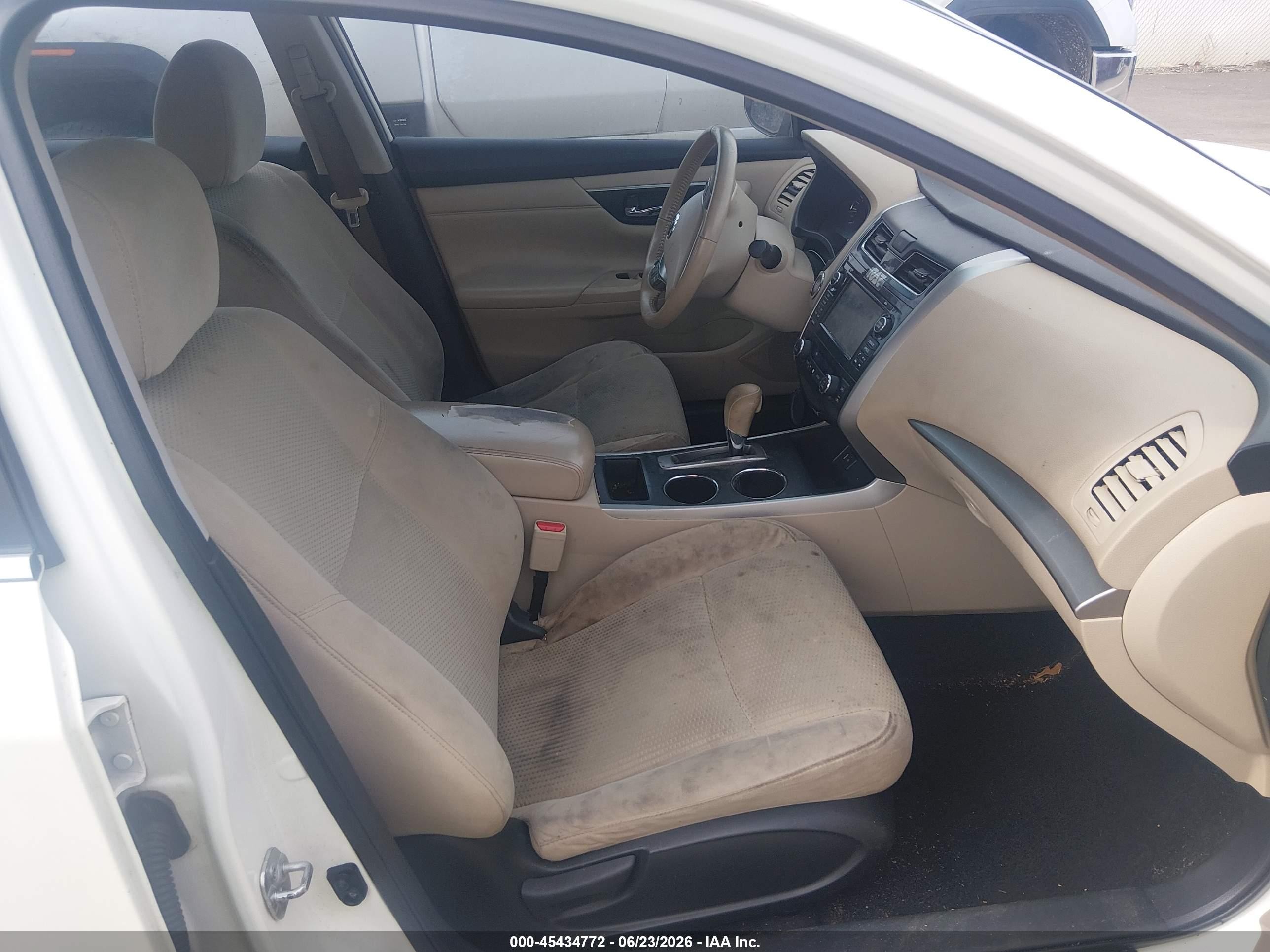 2015 Nissan Altima 2.5 Sv White vin: 1N4AL3AP7FC422451