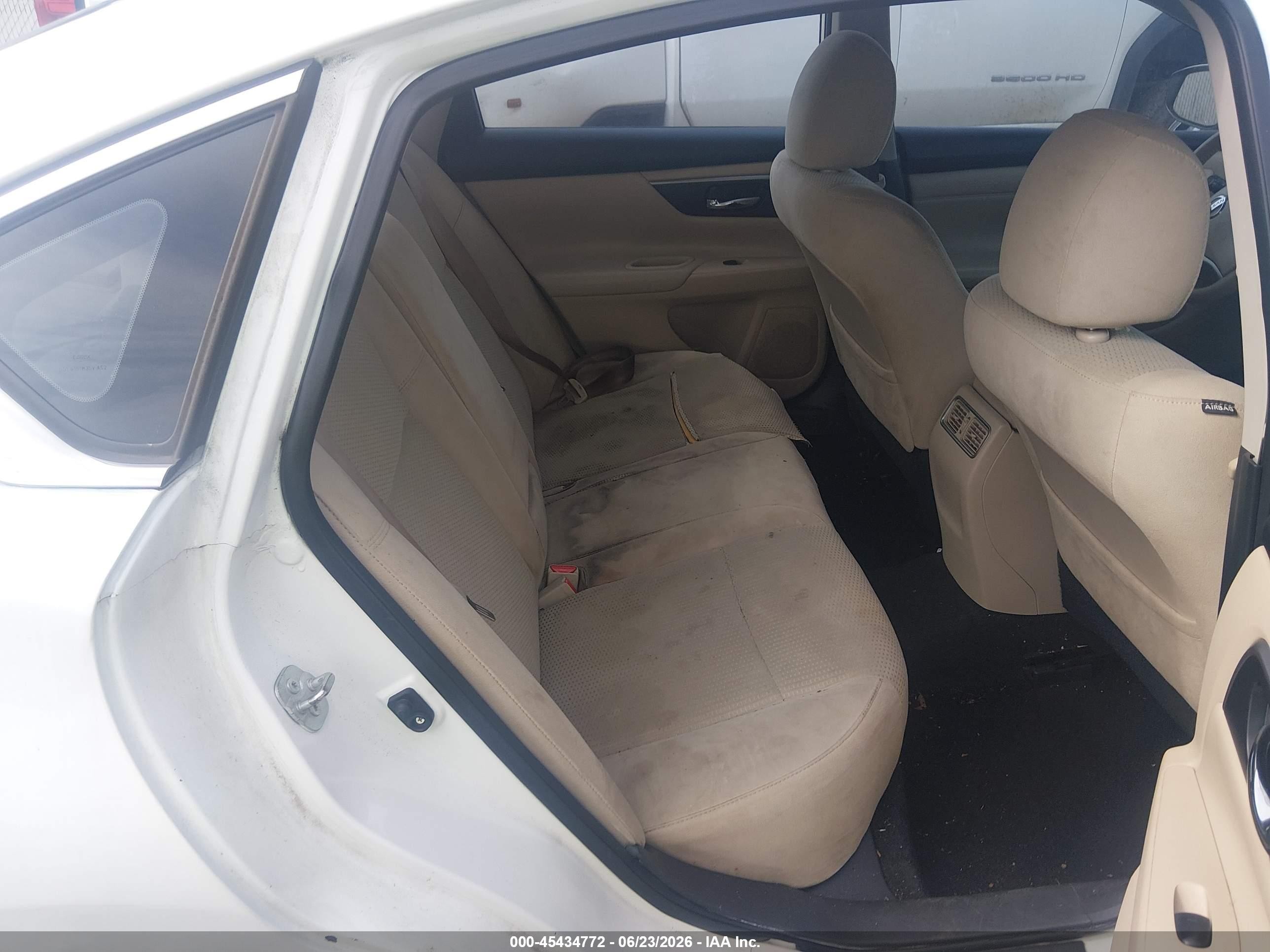 2015 Nissan Altima 2.5 Sv White vin: 1N4AL3AP7FC422451